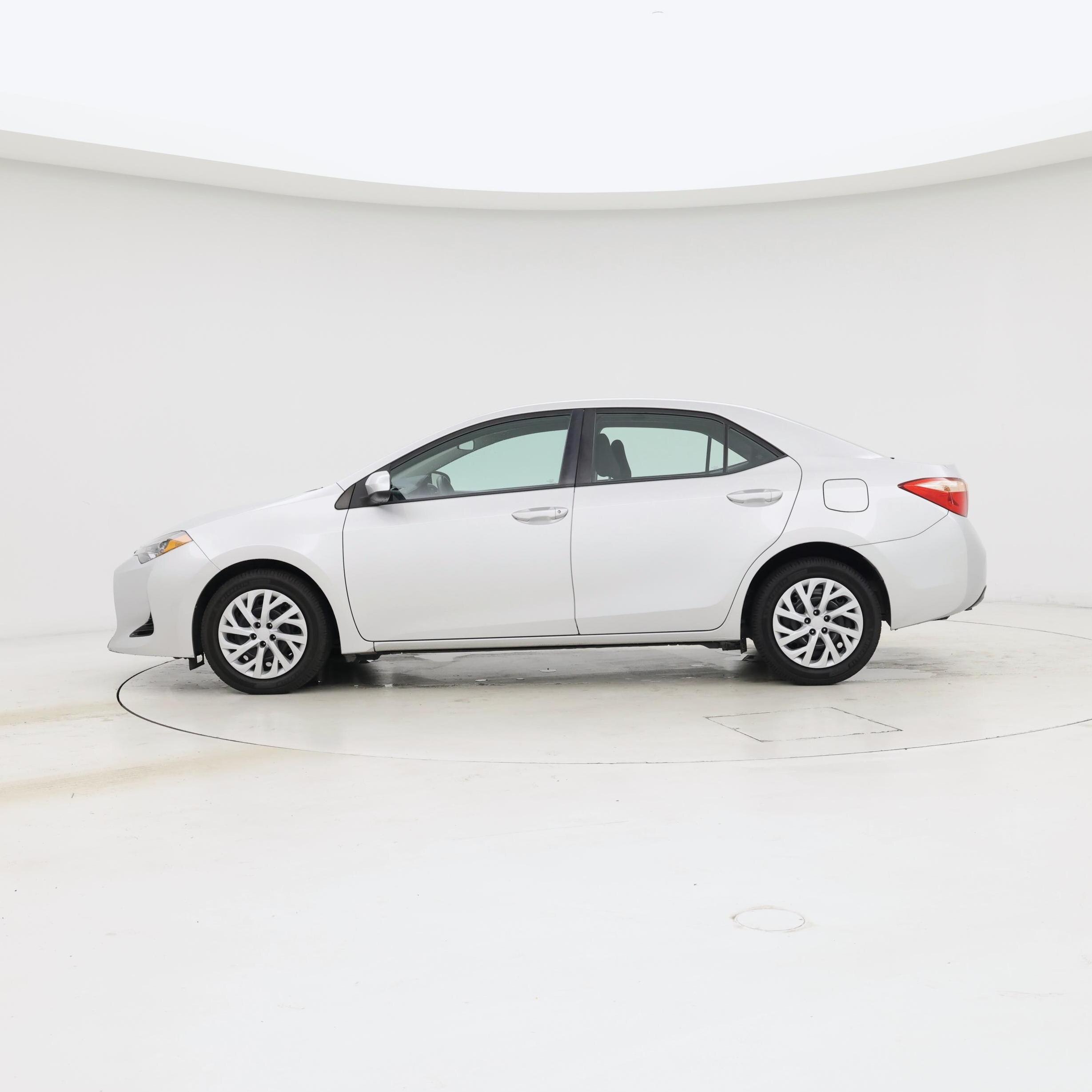 Thumbnail: 2018 Toyota Corolla - 3