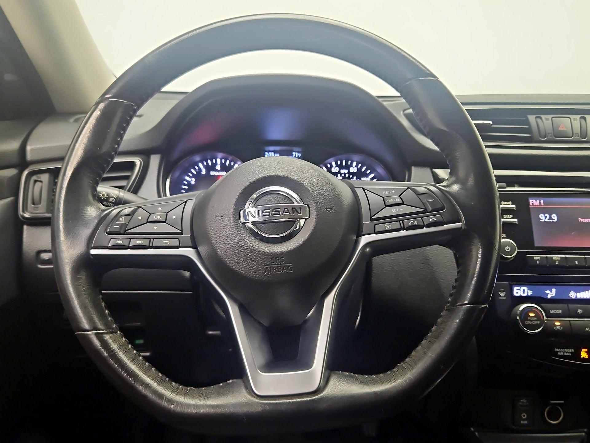 Thumbnail: 2017 Nissan Rogue - 10