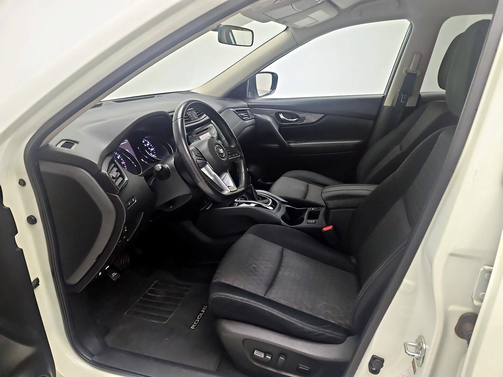 Thumbnail: 2017 Nissan Rogue - 11