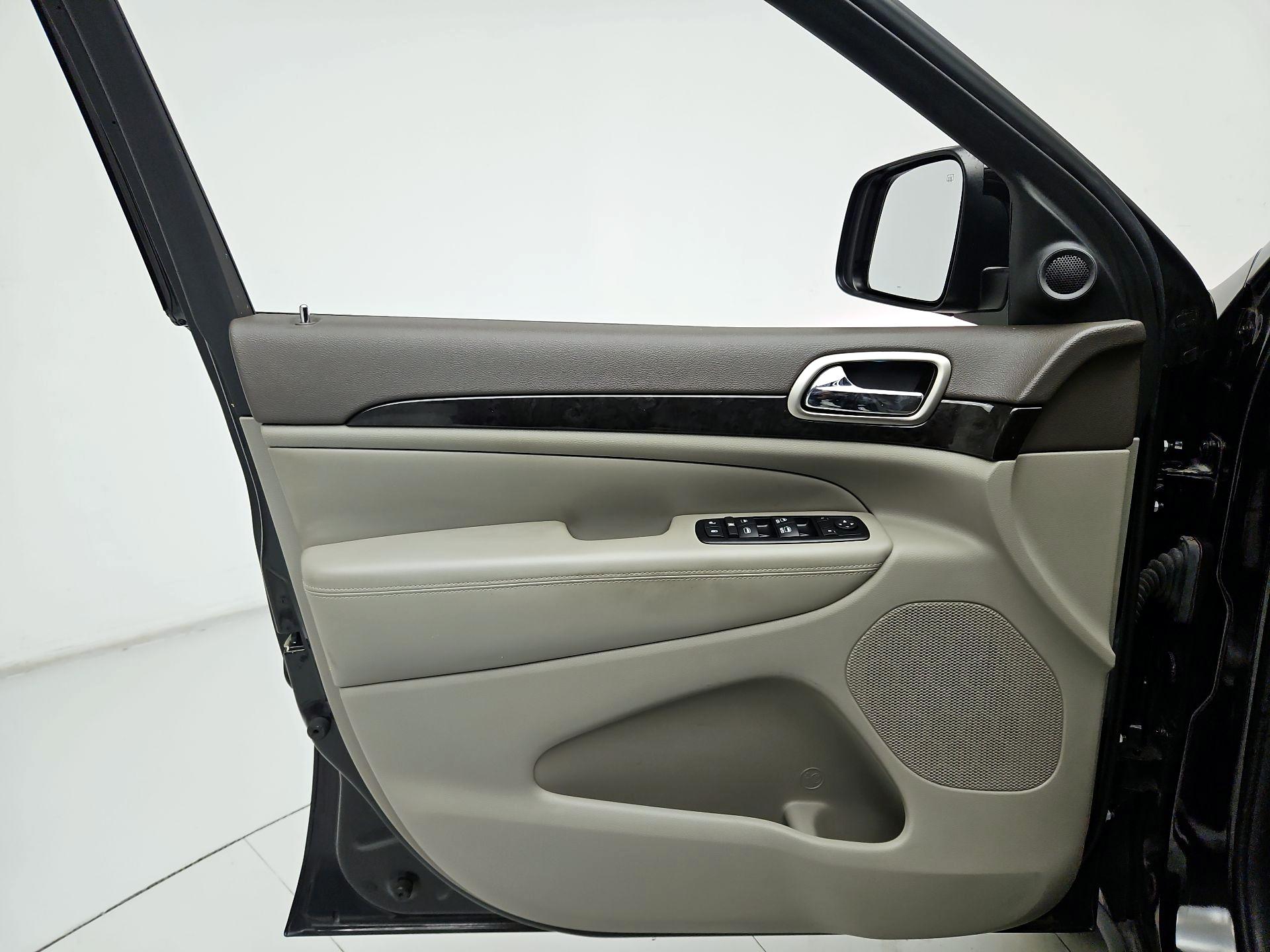 Thumbnail: 2013 Jeep Grand Cherokee - 12