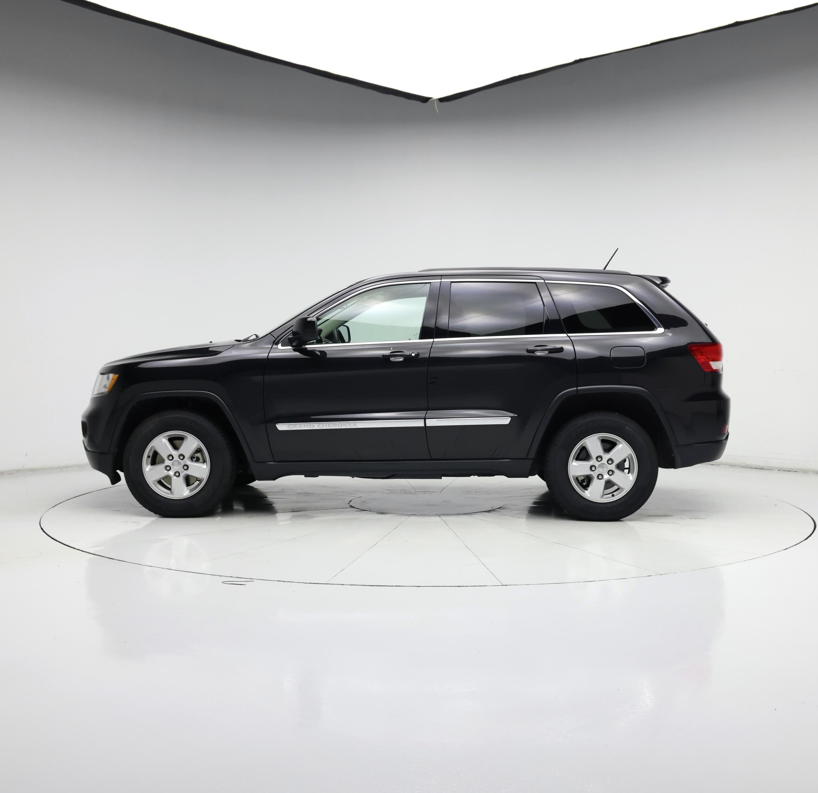 Thumbnail: 2013 Jeep Grand Cherokee - 3