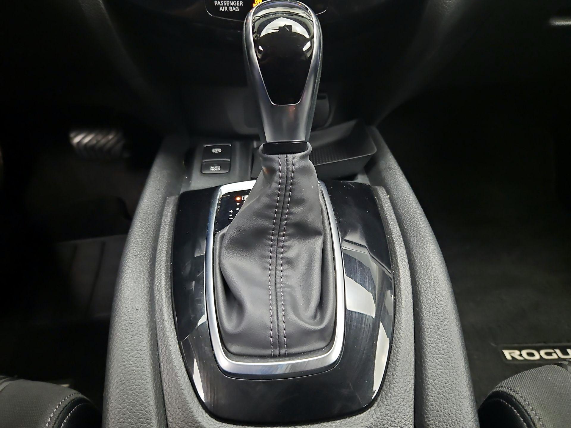 Thumbnail: 2020 Nissan Rogue - 18