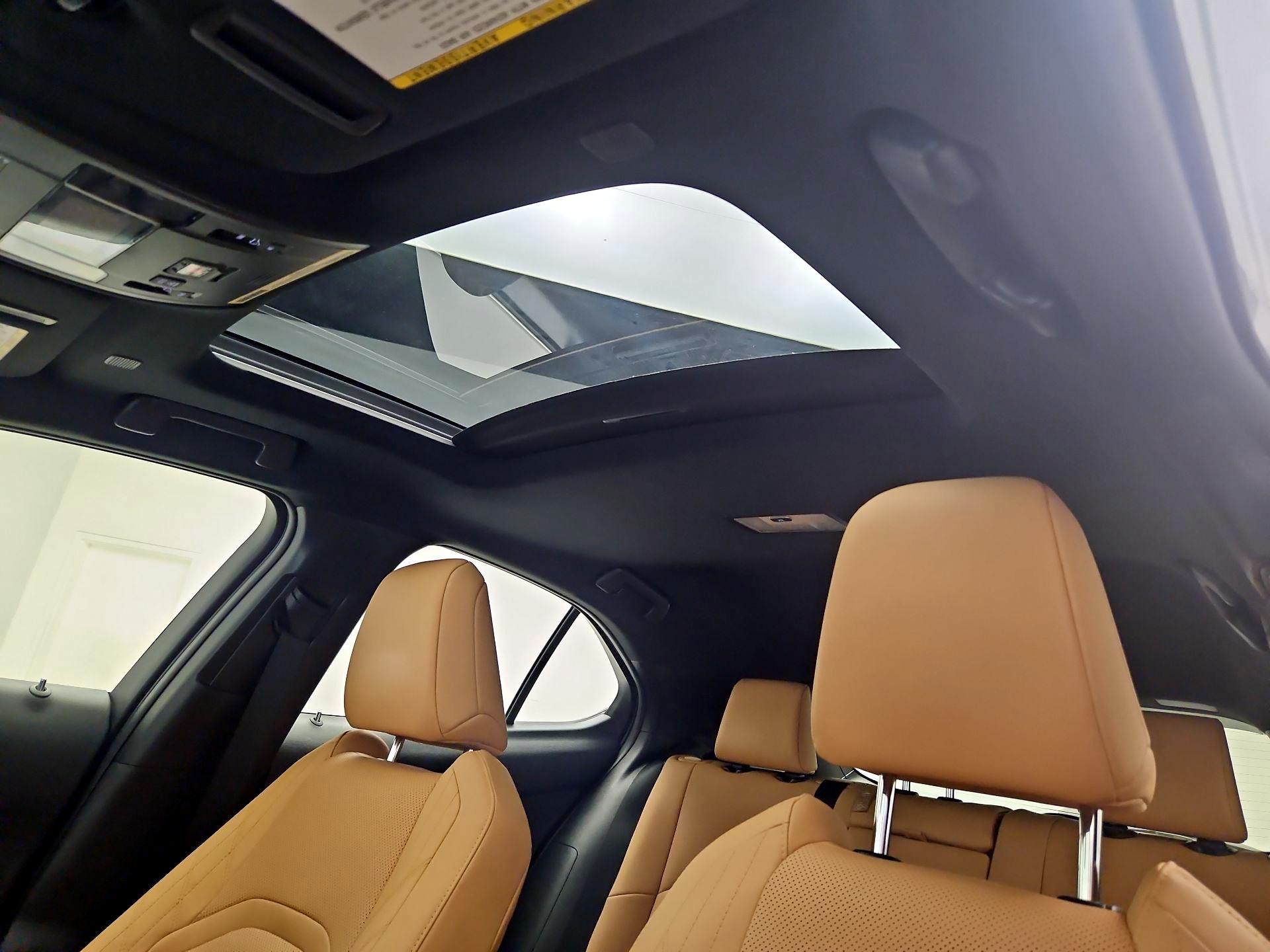 Thumbnail: 2023 Lexus UX - 19