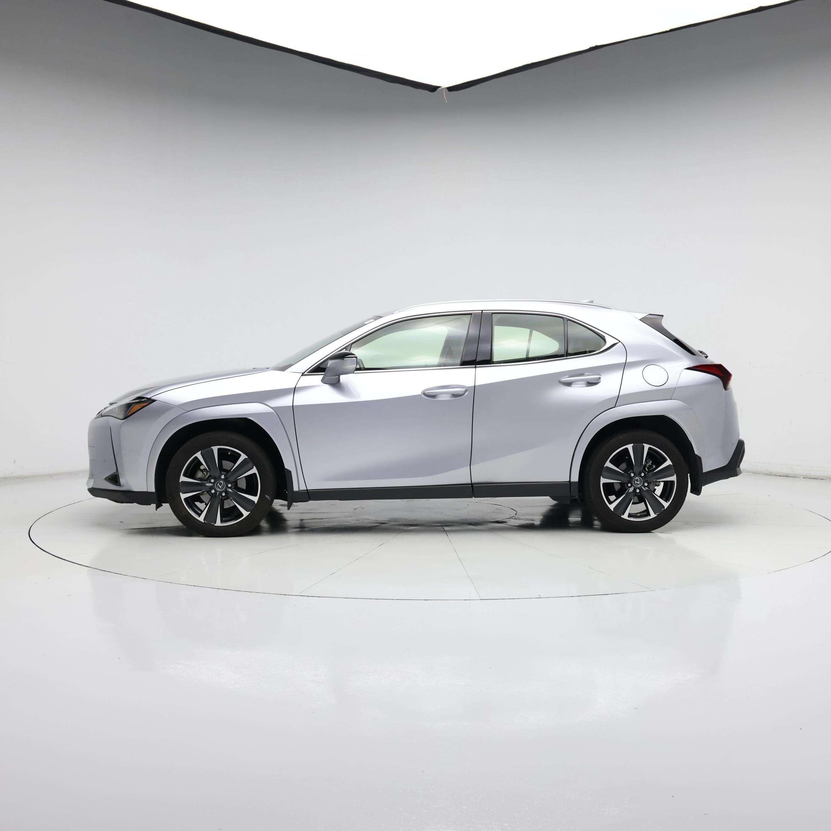 Thumbnail: 2023 Lexus UX - 3