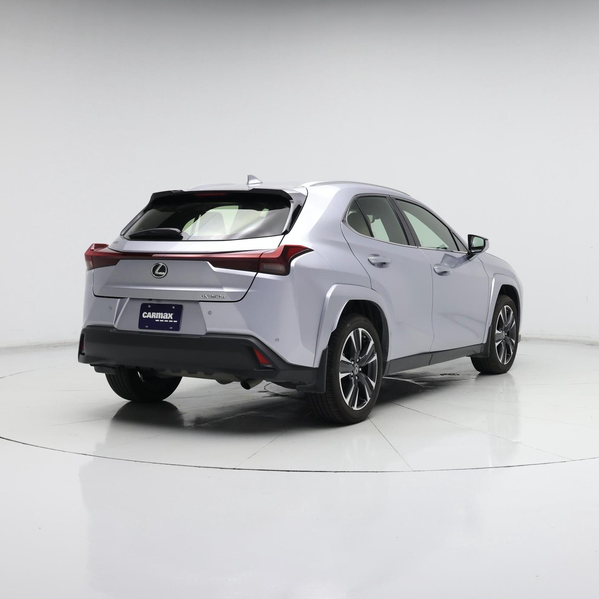 Thumbnail: 2023 Lexus UX - 8