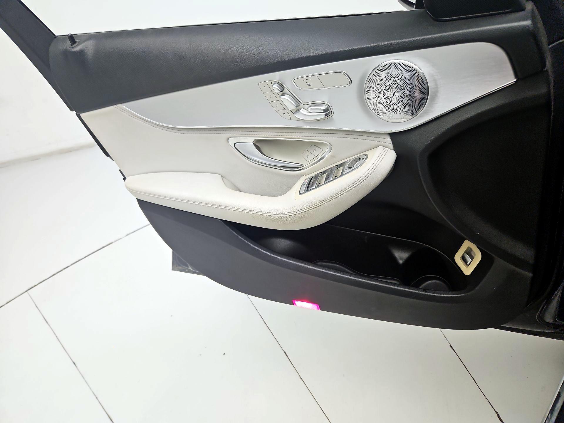 Thumbnail: 2015 Mercedes-Benz C-Class - 12