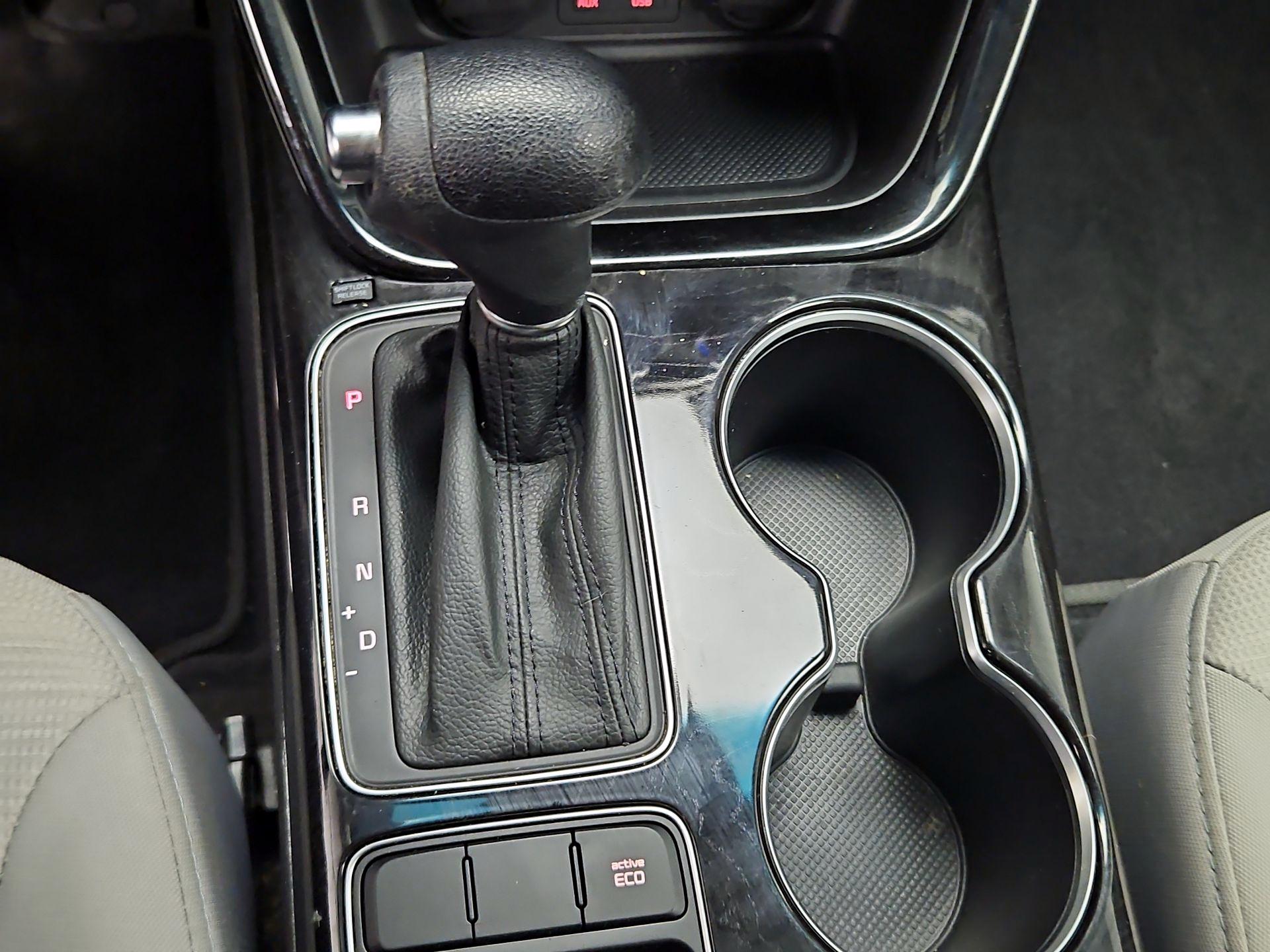 Thumbnail: 2015 Kia Sorento - 16