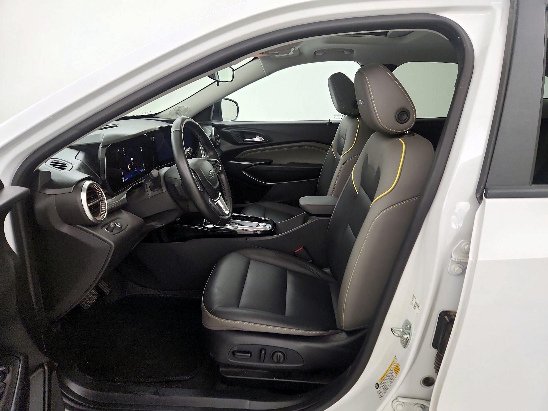Thumbnail: 2024 Chevrolet Trax - 11