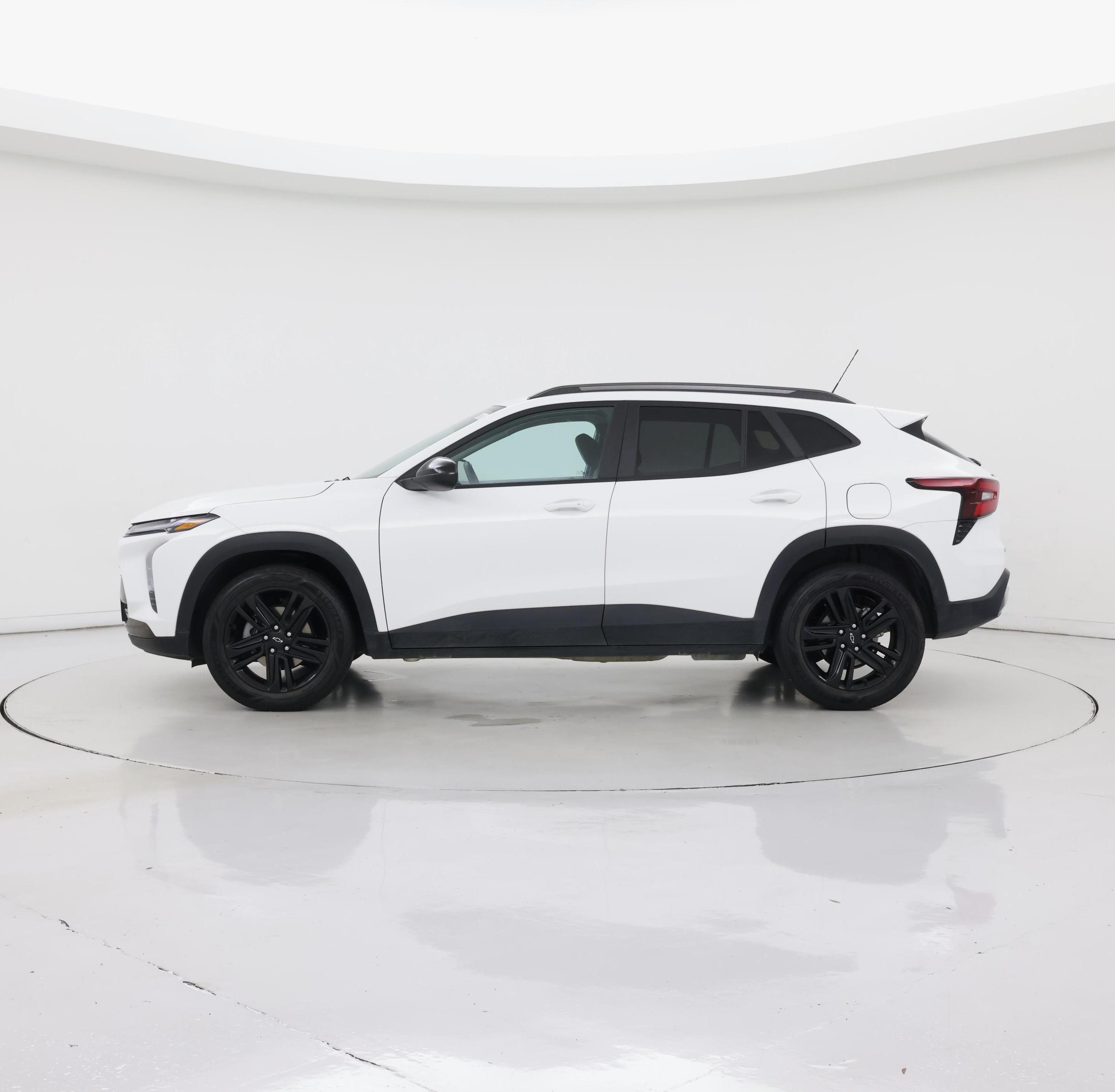 Thumbnail: 2024 Chevrolet Trax - 3