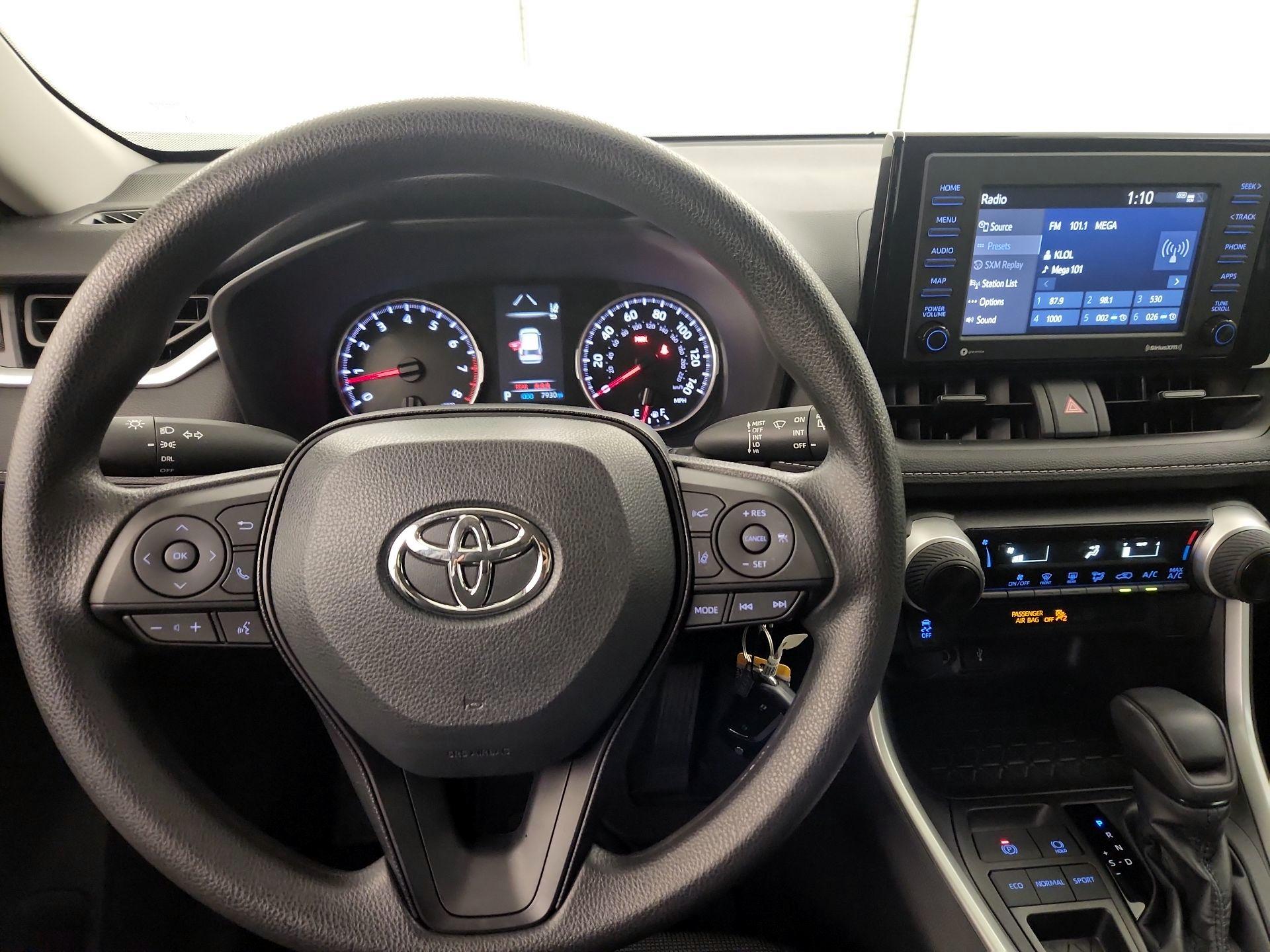 Thumbnail: 2022 Toyota RAV4 - 10