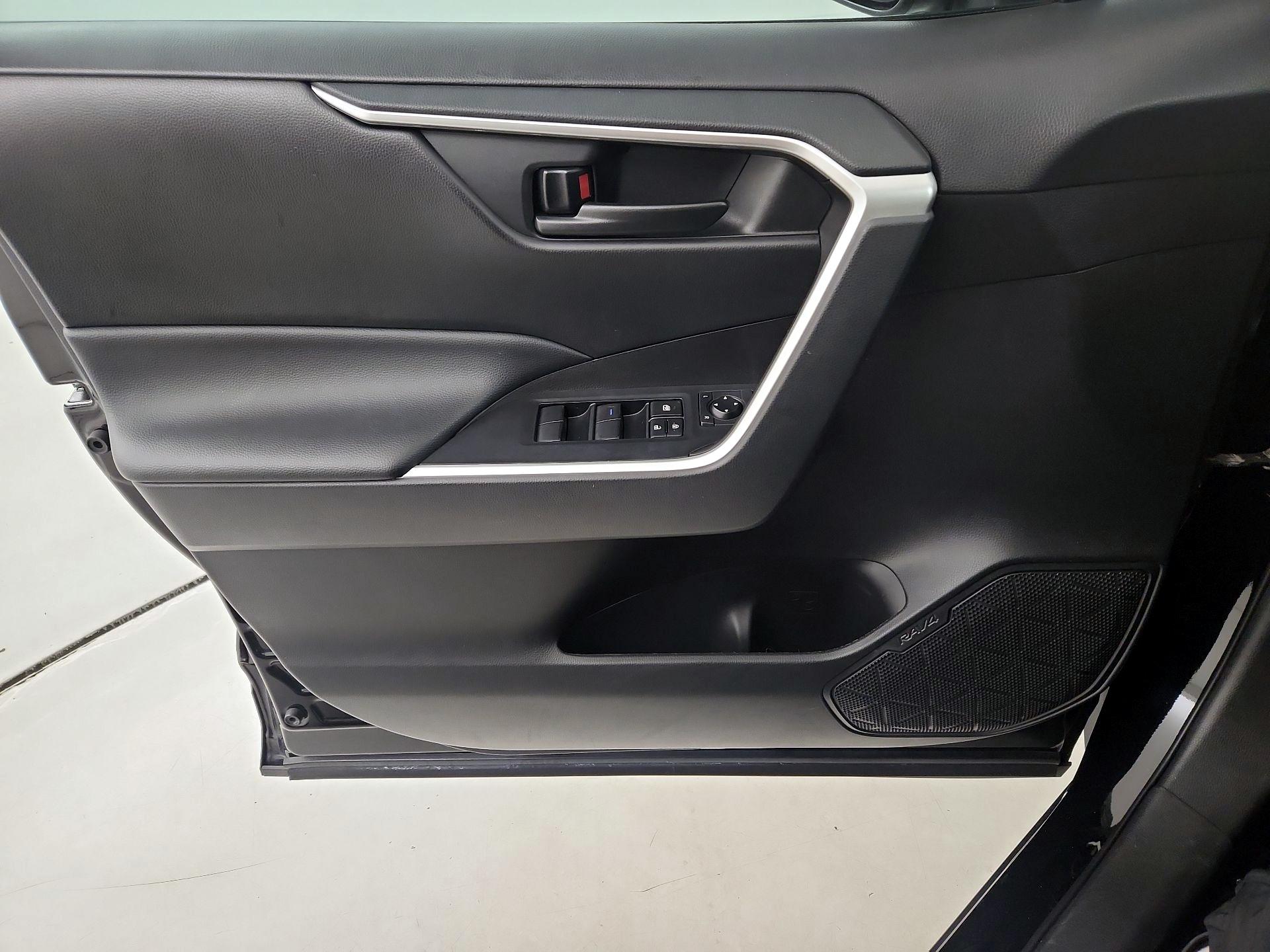 Thumbnail: 2022 Toyota RAV4 - 12