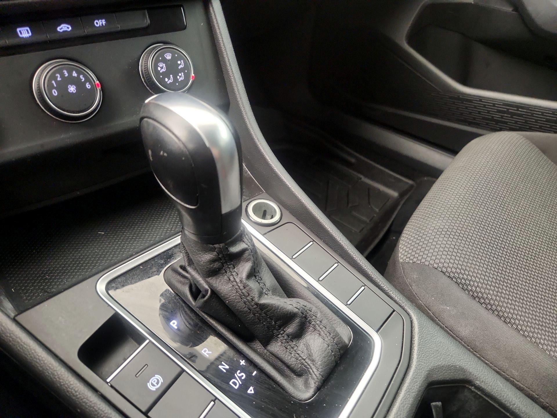 Thumbnail: 2019 Volkswagen Jetta - 17