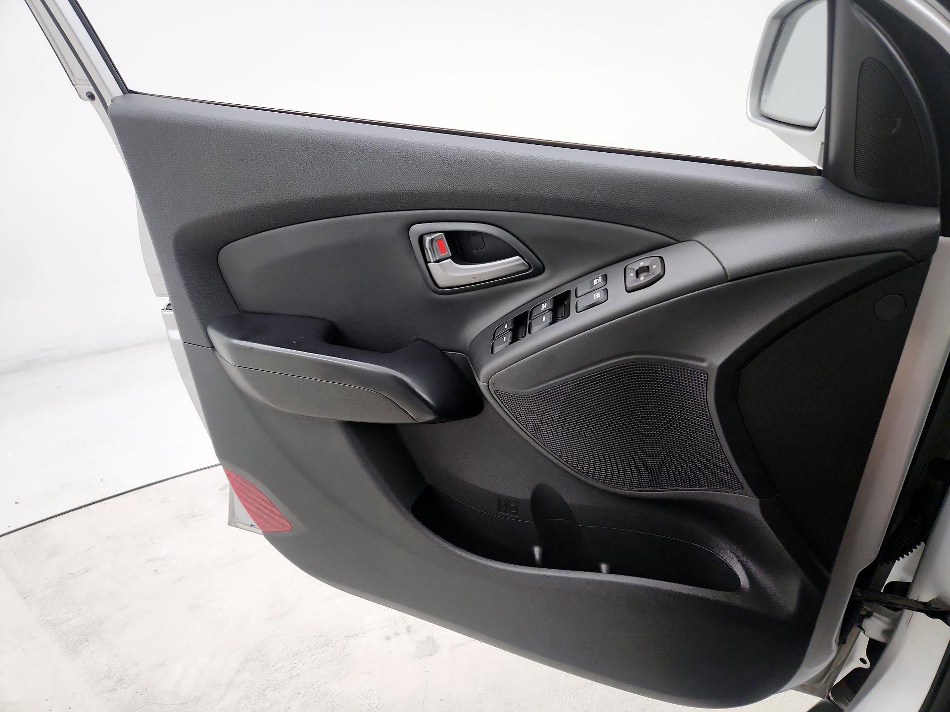 Thumbnail: 2015 Hyundai Tucson - 12