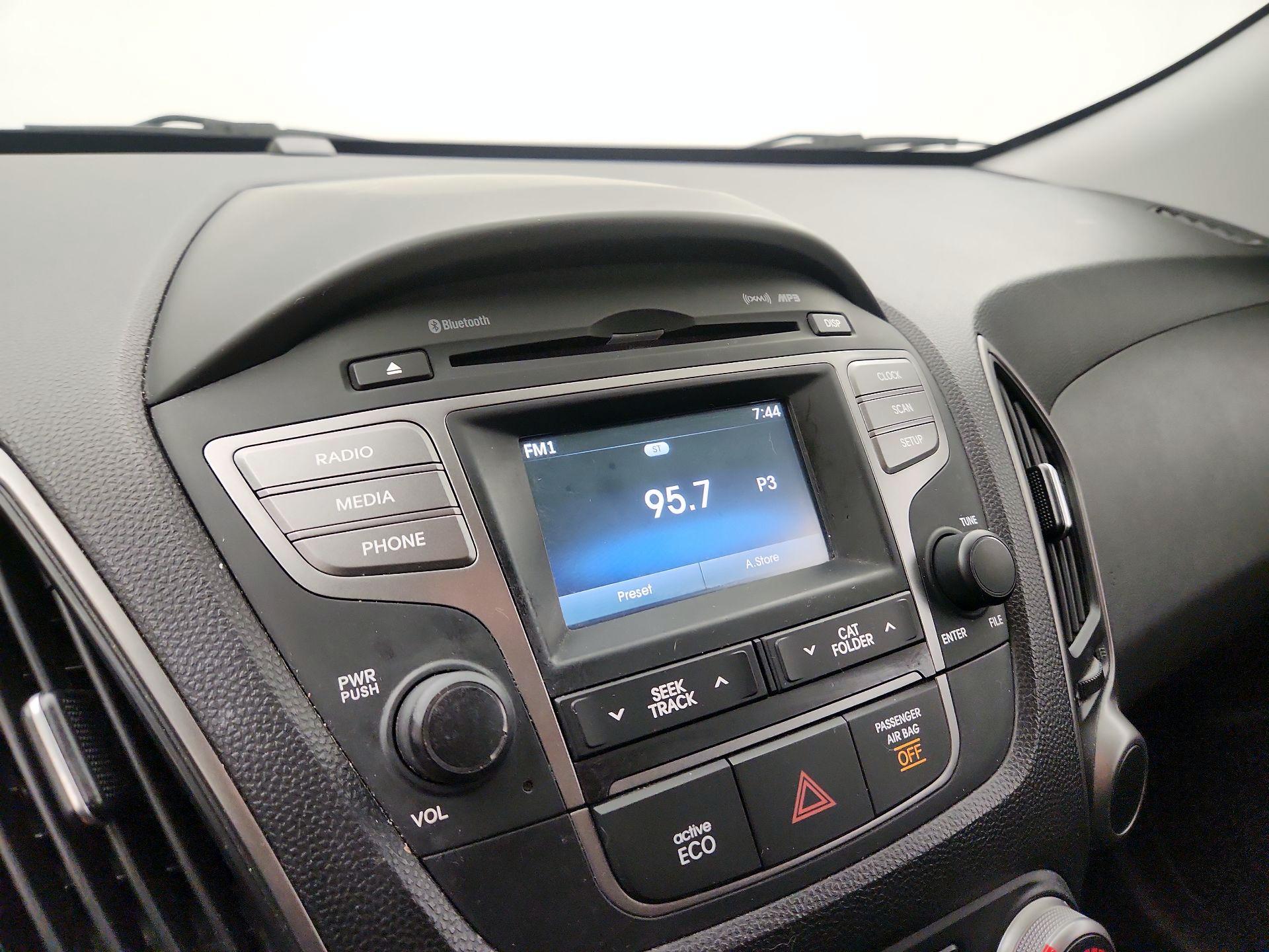Thumbnail: 2015 Hyundai Tucson - 15