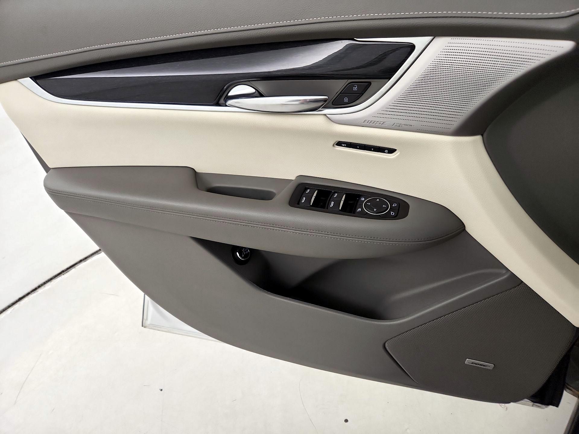 Thumbnail: 2020 Cadillac XT6 - 12