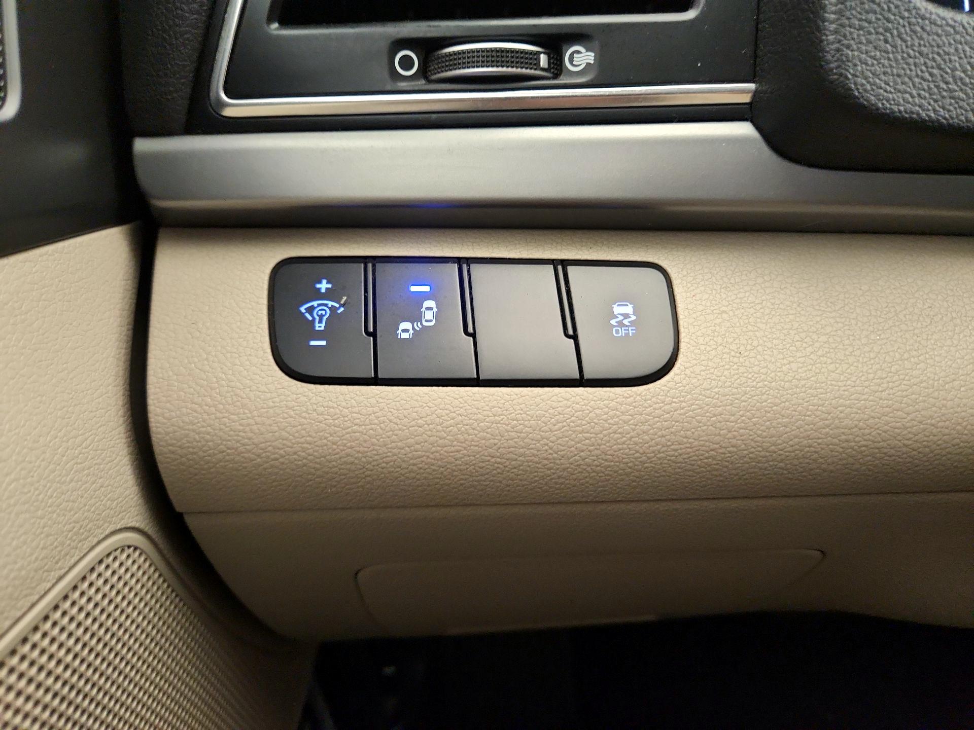 Thumbnail: 2017 Hyundai Elantra - 13