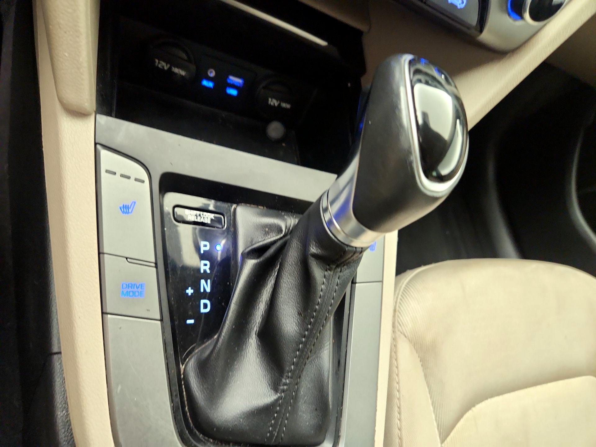 Thumbnail: 2017 Hyundai Elantra - 17