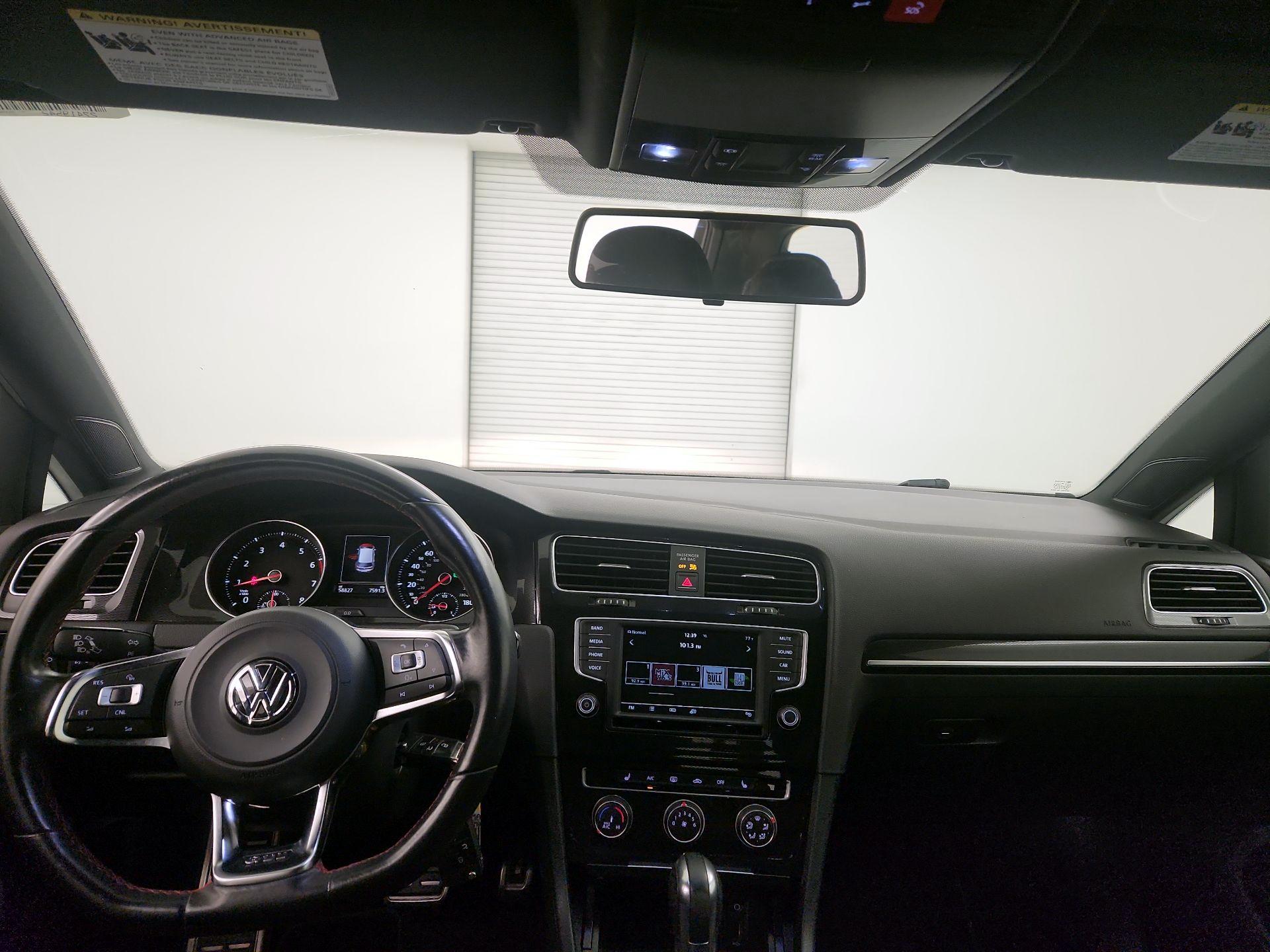 Thumbnail: 2016 Volkswagen Golf - 9