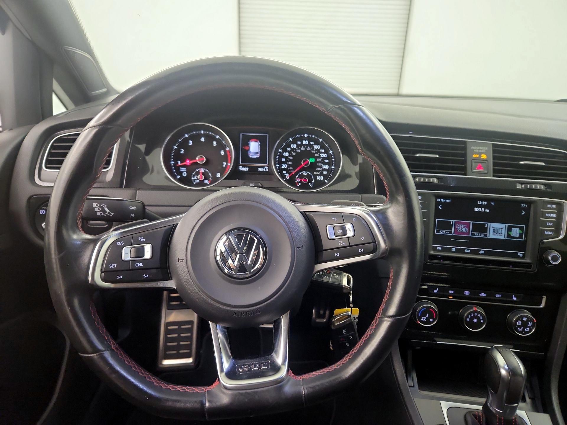 Thumbnail: 2016 Volkswagen Golf - 10
