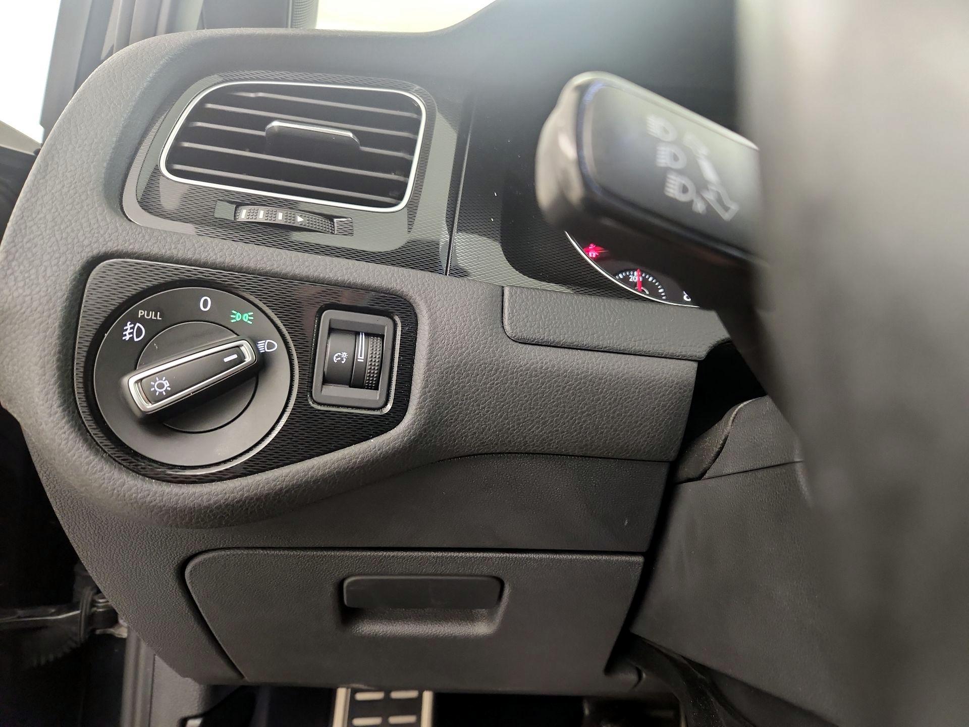Thumbnail: 2016 Volkswagen Golf - 13
