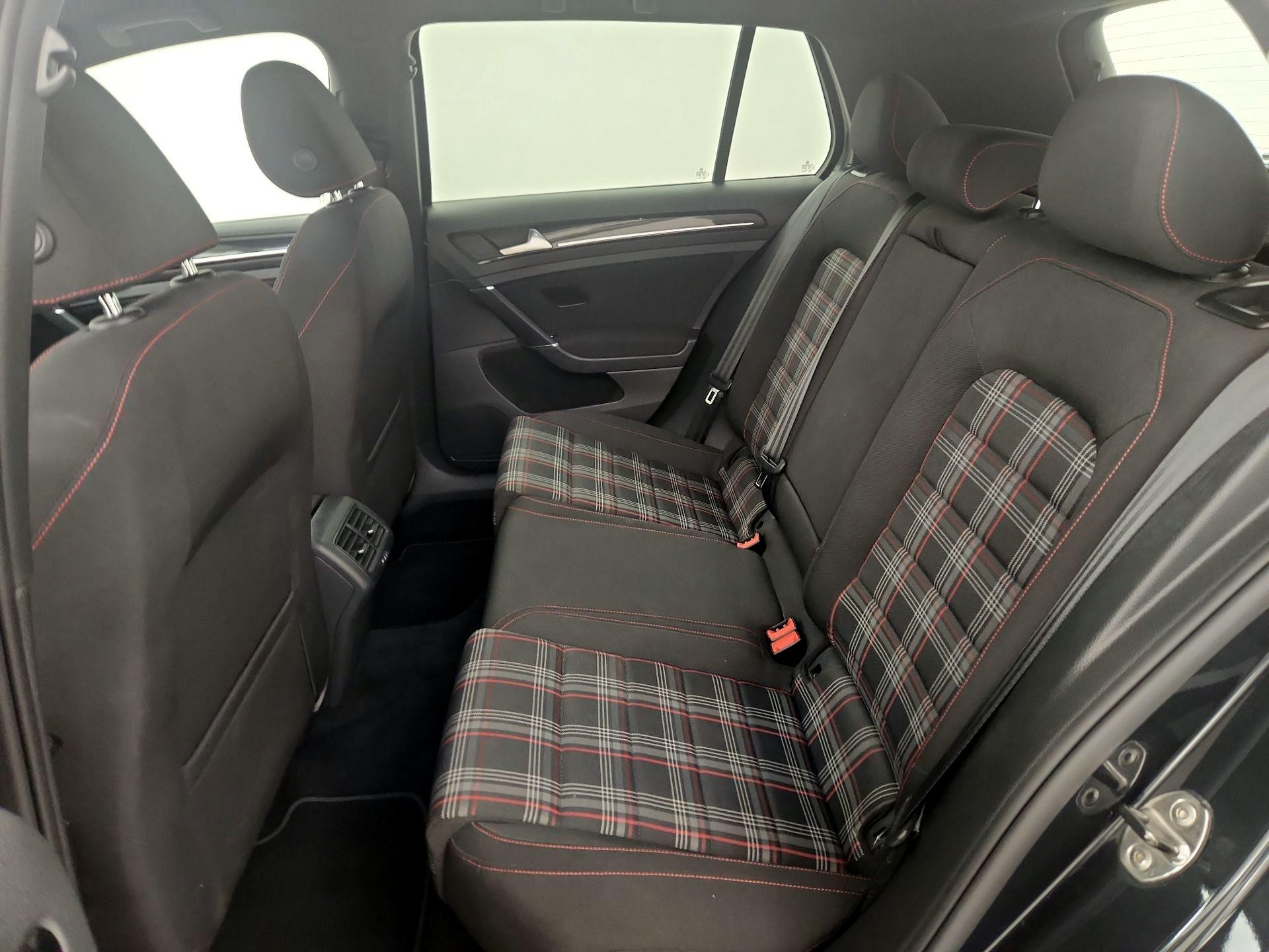 Thumbnail: 2016 Volkswagen Golf - 19