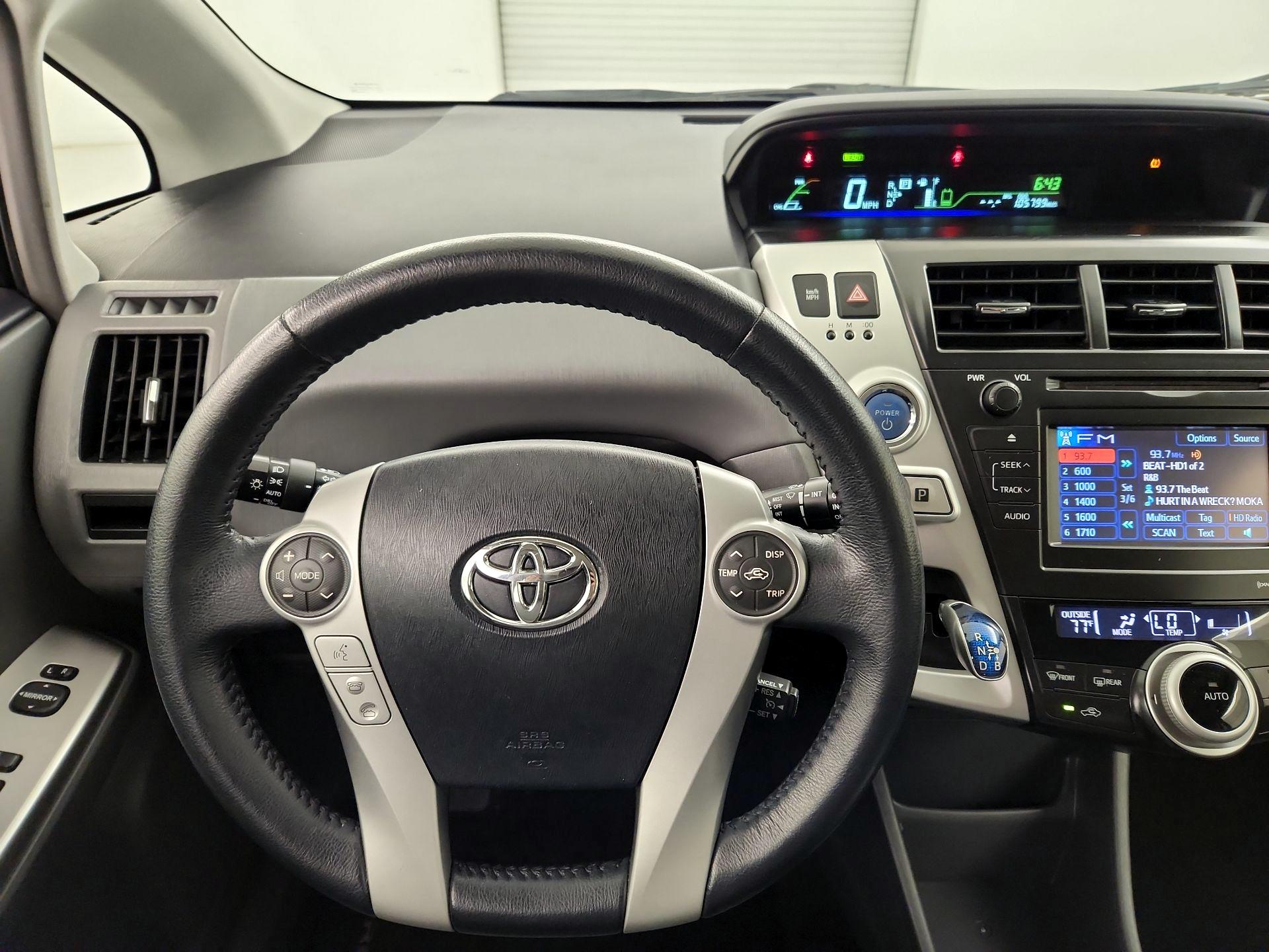 Thumbnail: 2014 Toyota Prius v - 10