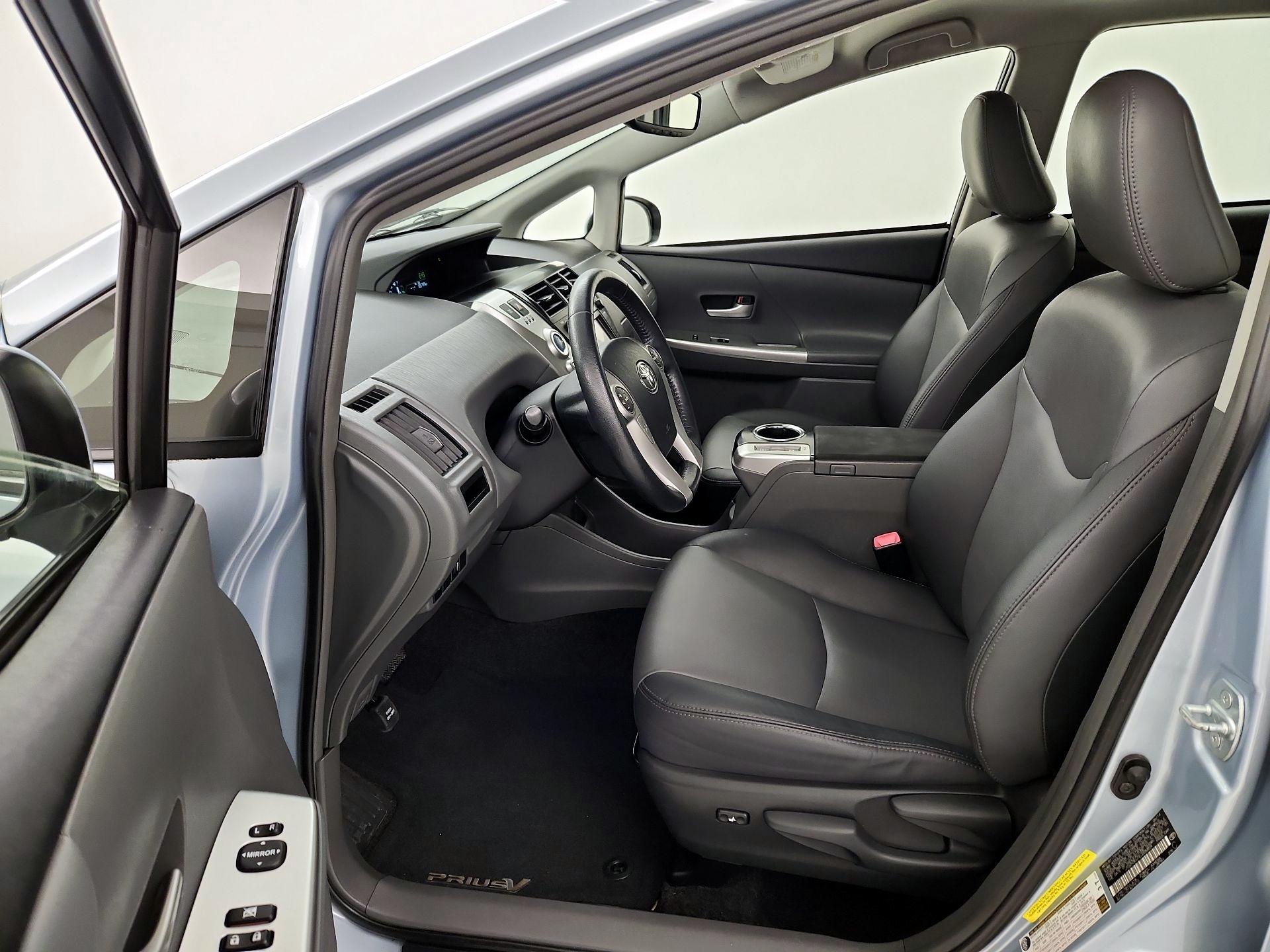 Thumbnail: 2014 Toyota Prius v - 11