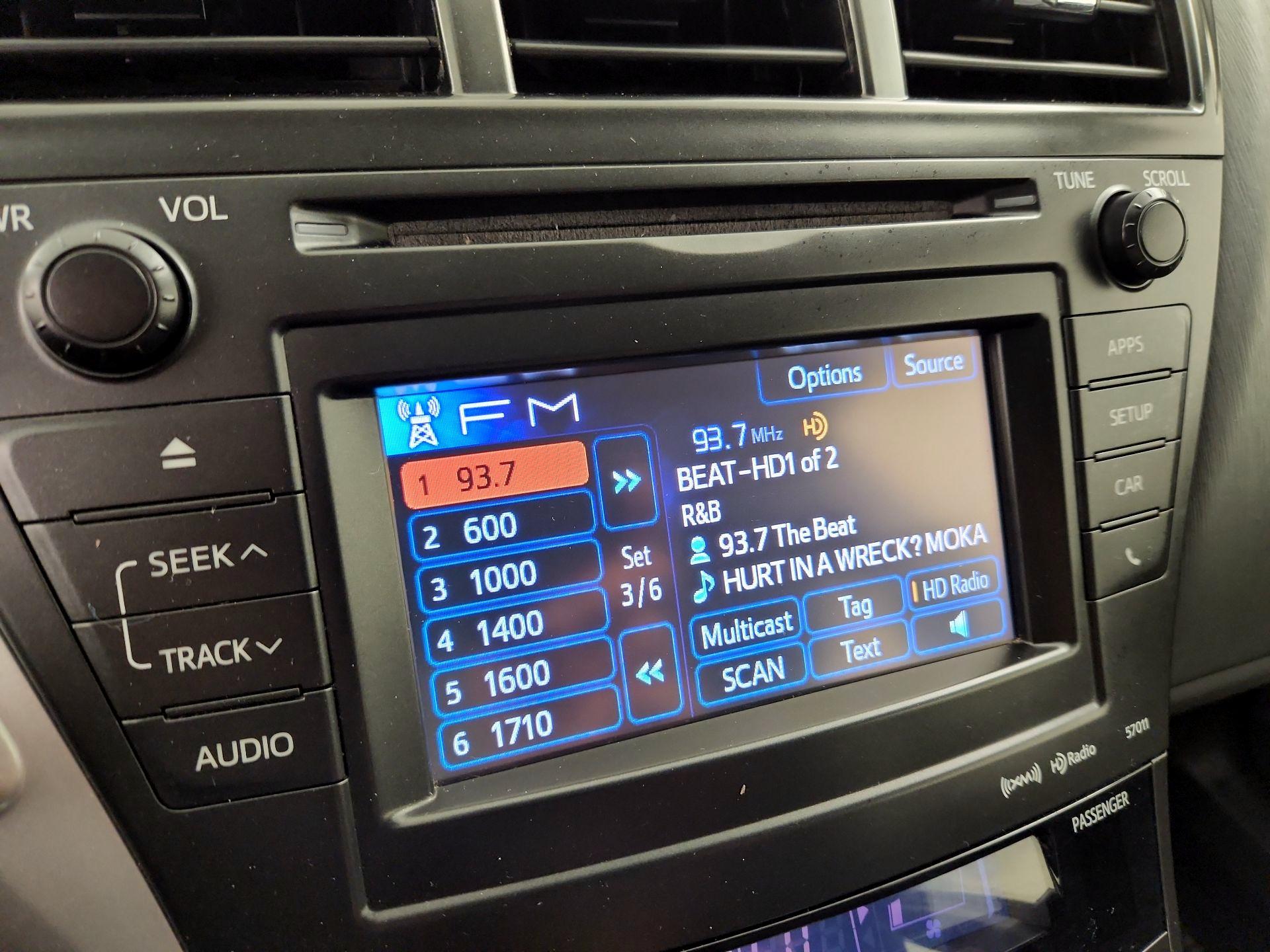 Thumbnail: 2014 Toyota Prius v - 15