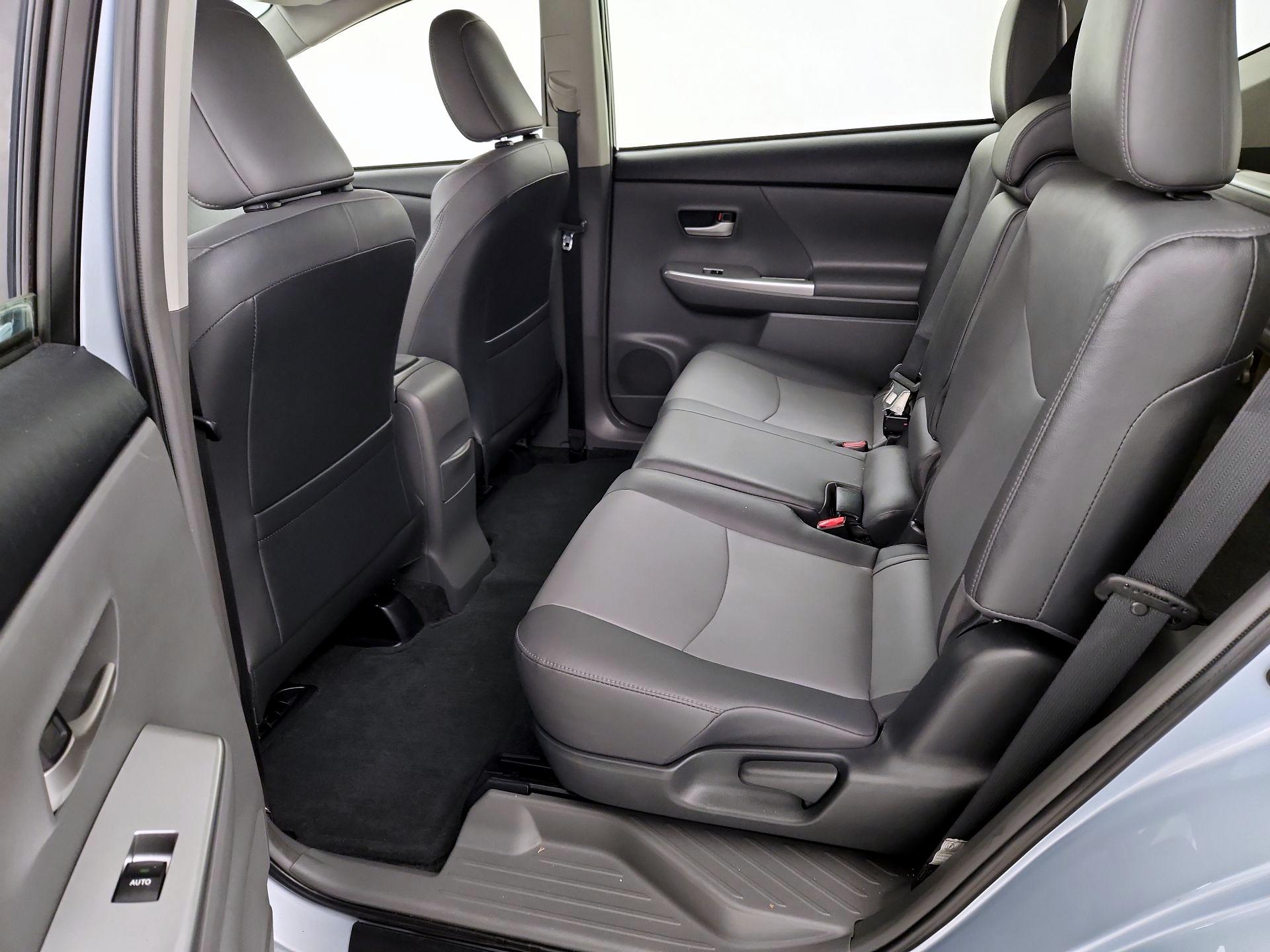 Thumbnail: 2014 Toyota Prius v - 19