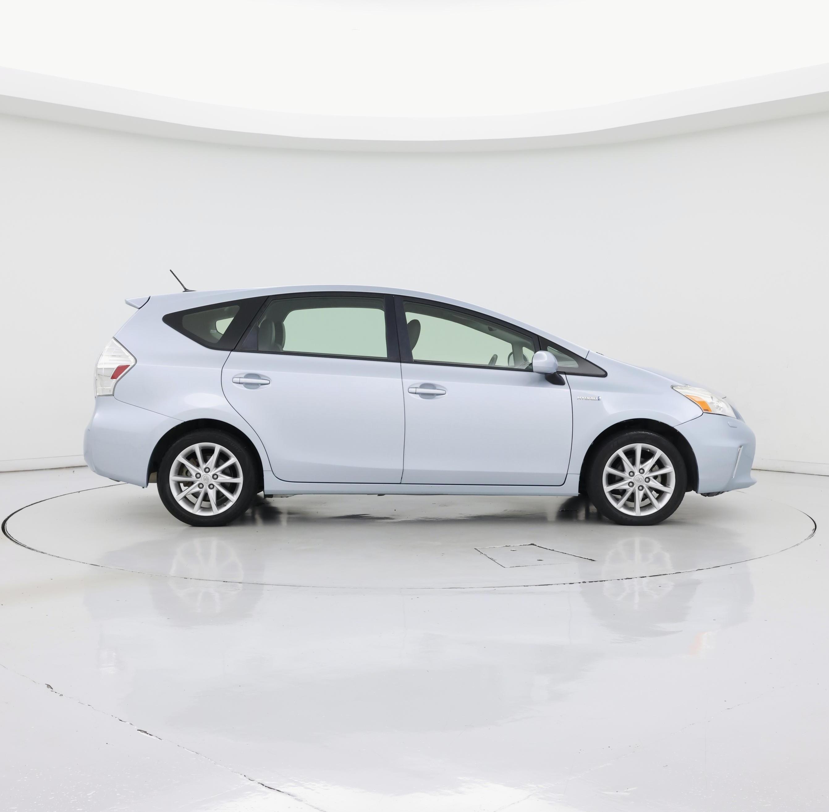 Thumbnail: 2014 Toyota Prius v - 7