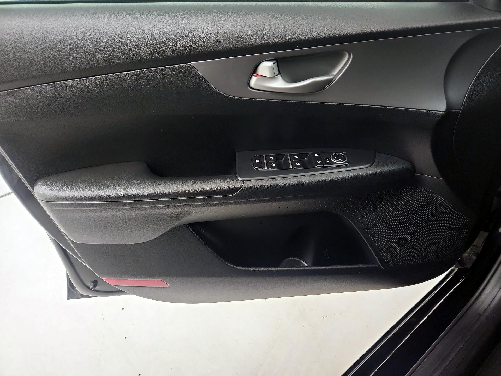 Thumbnail: 2019 Kia Forte - 12