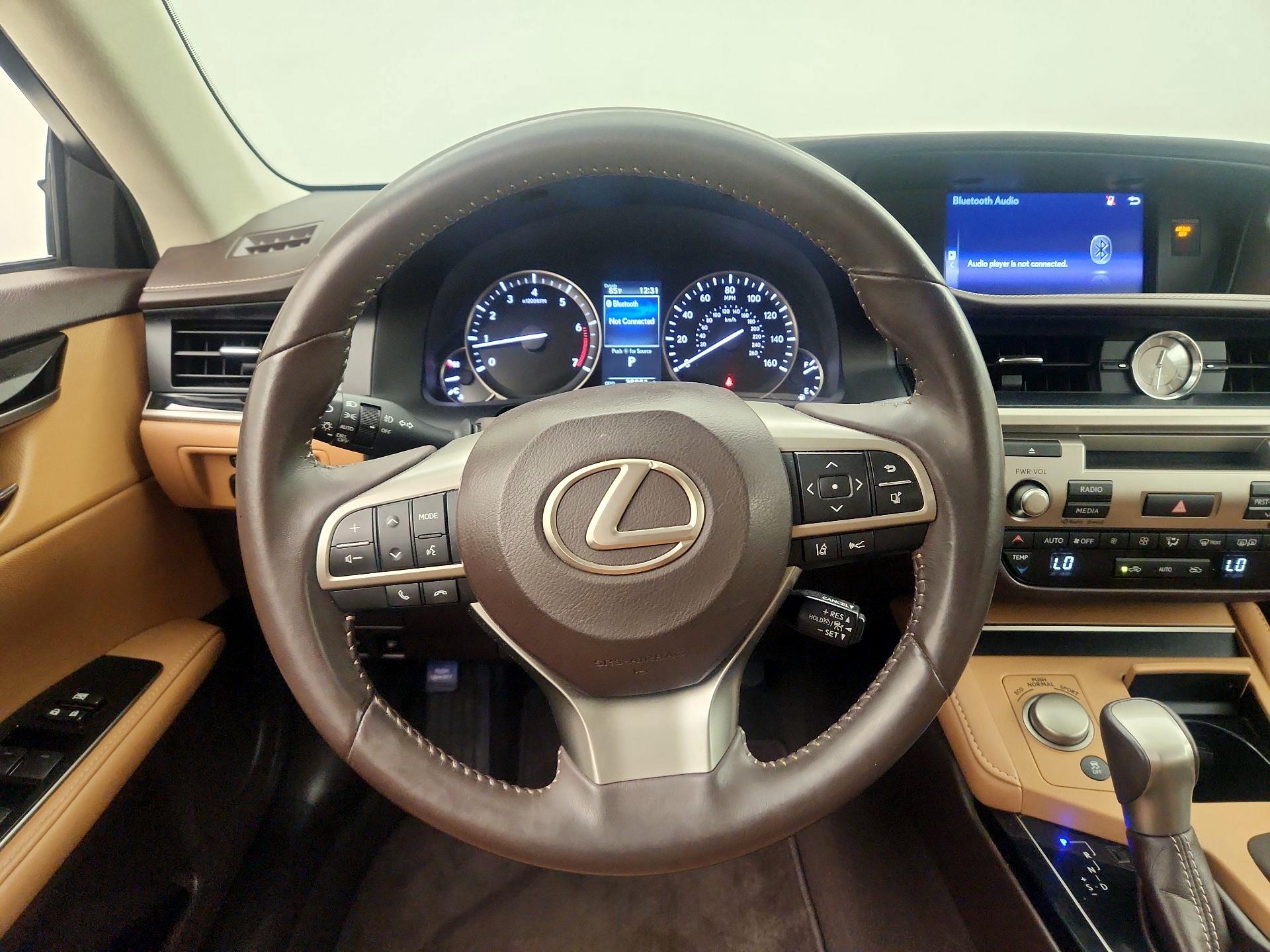 Thumbnail: 2017 Lexus ES - 10