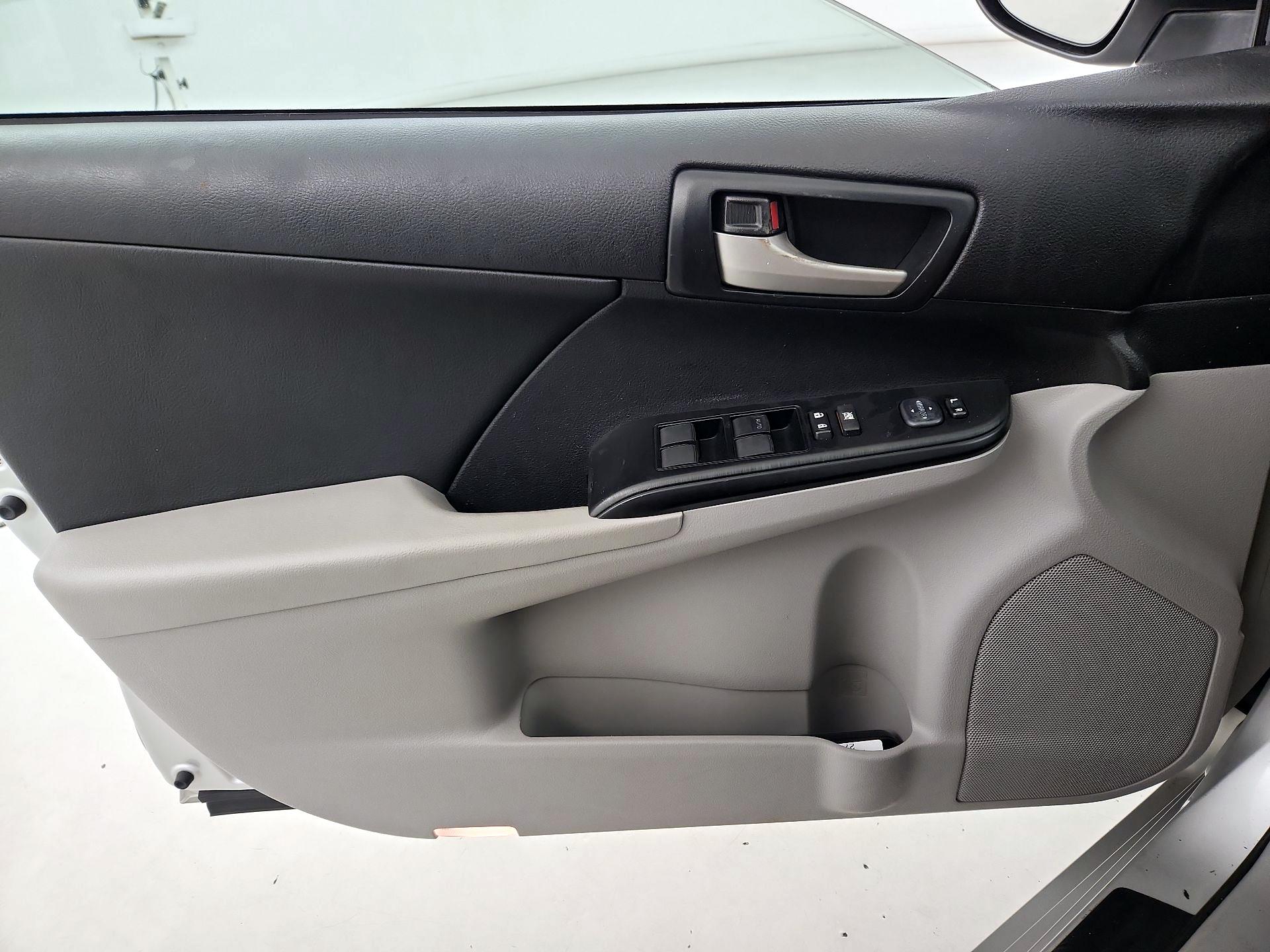 Thumbnail: 2014 Toyota Camry - 12