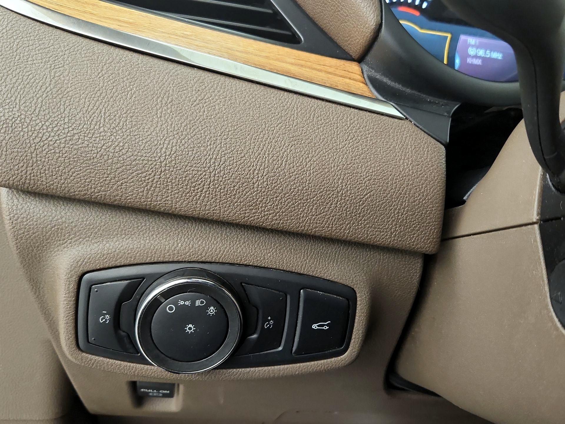 Thumbnail: 2015 Lincoln MKC - 13
