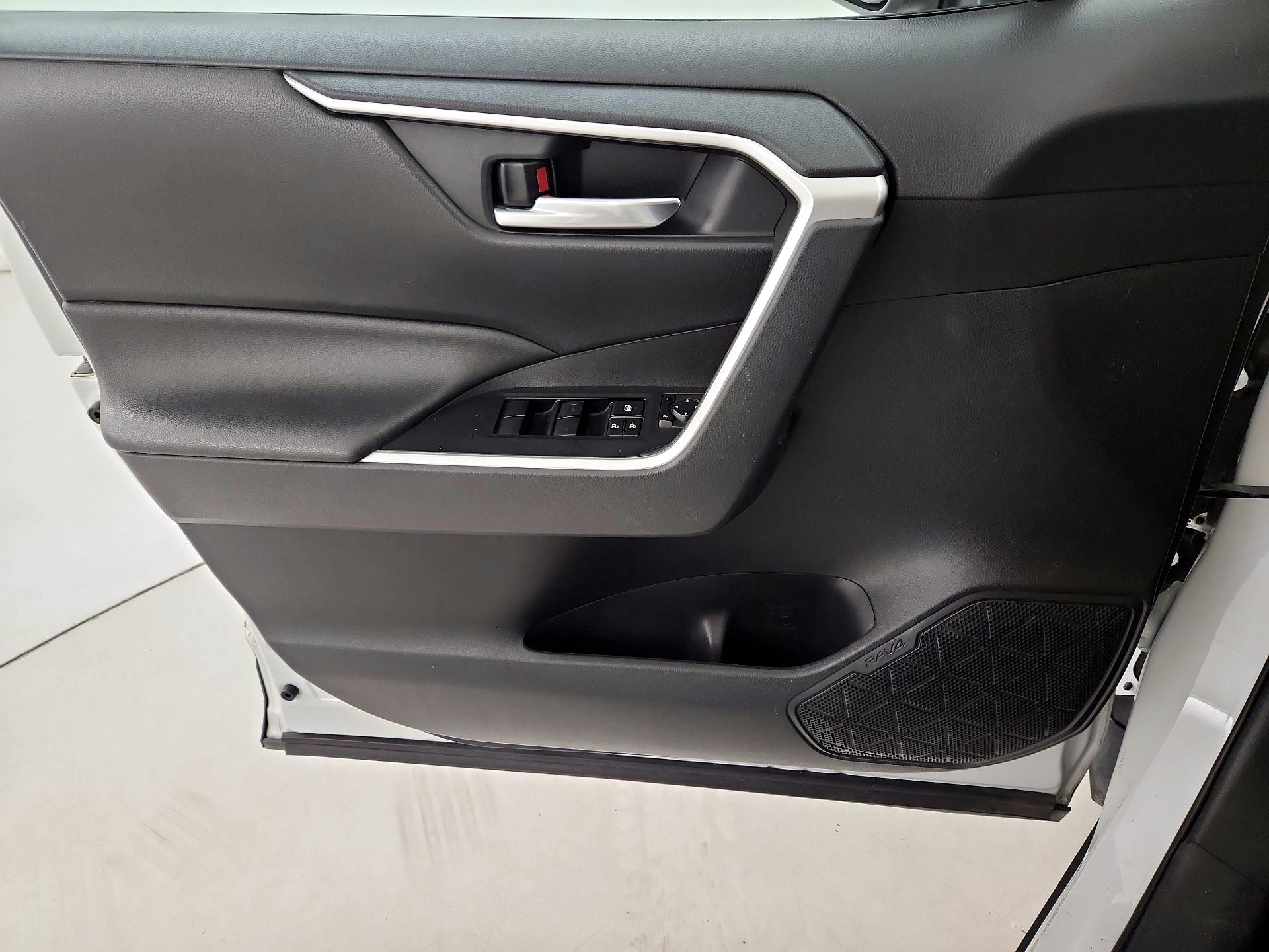 Thumbnail: 2019 Toyota RAV4 - 12