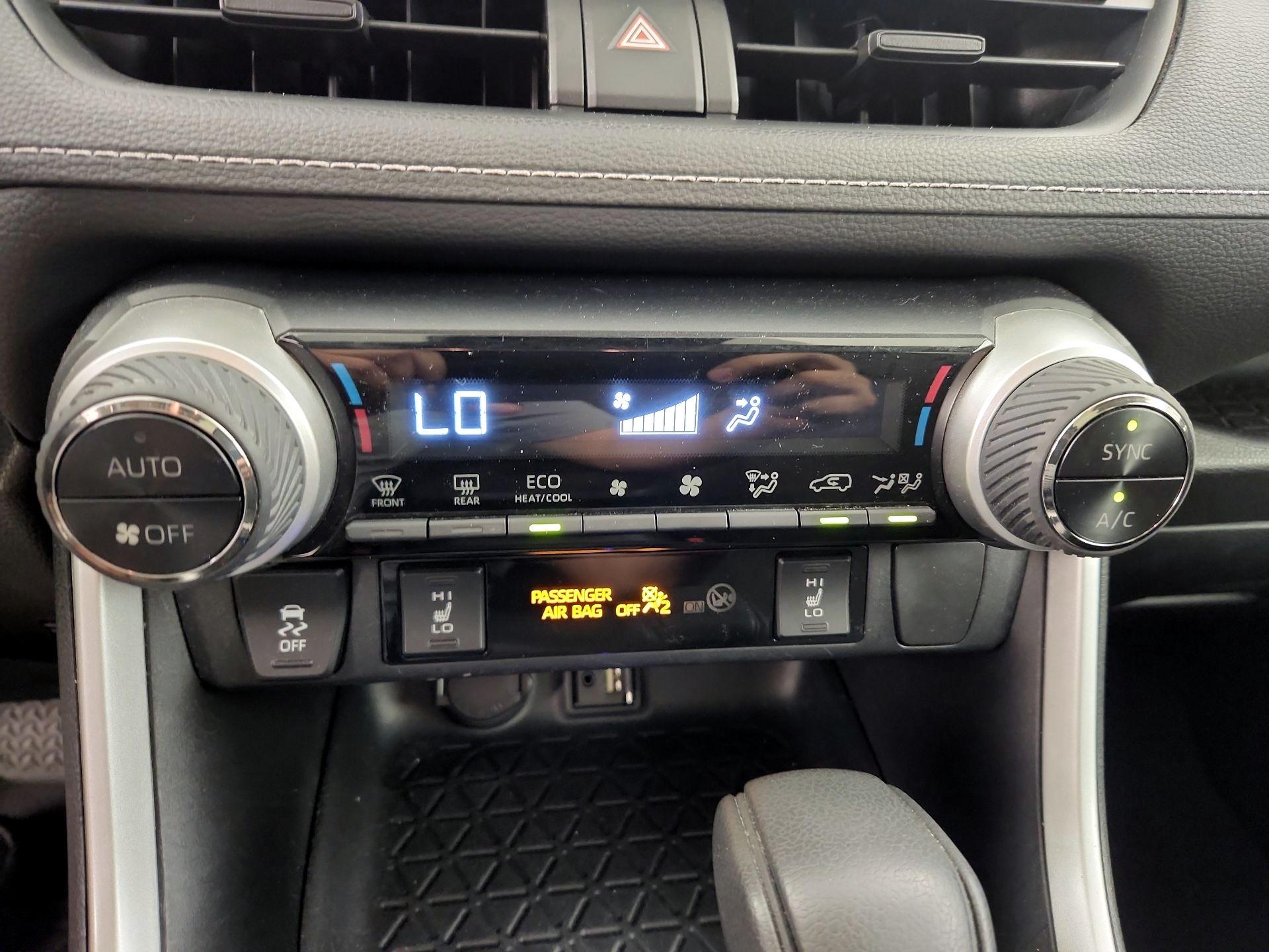 Thumbnail: 2019 Toyota RAV4 - 16
