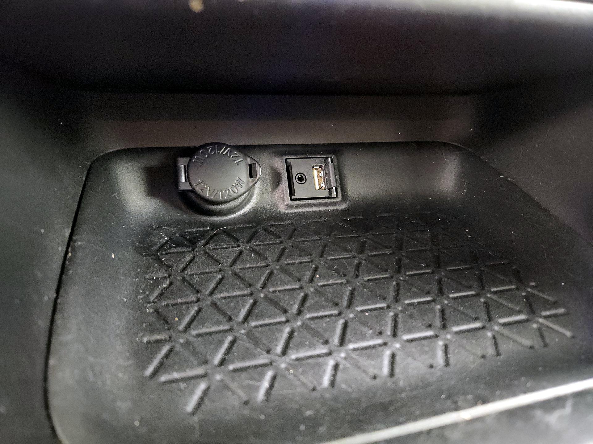 Thumbnail: 2019 Toyota RAV4 - 18