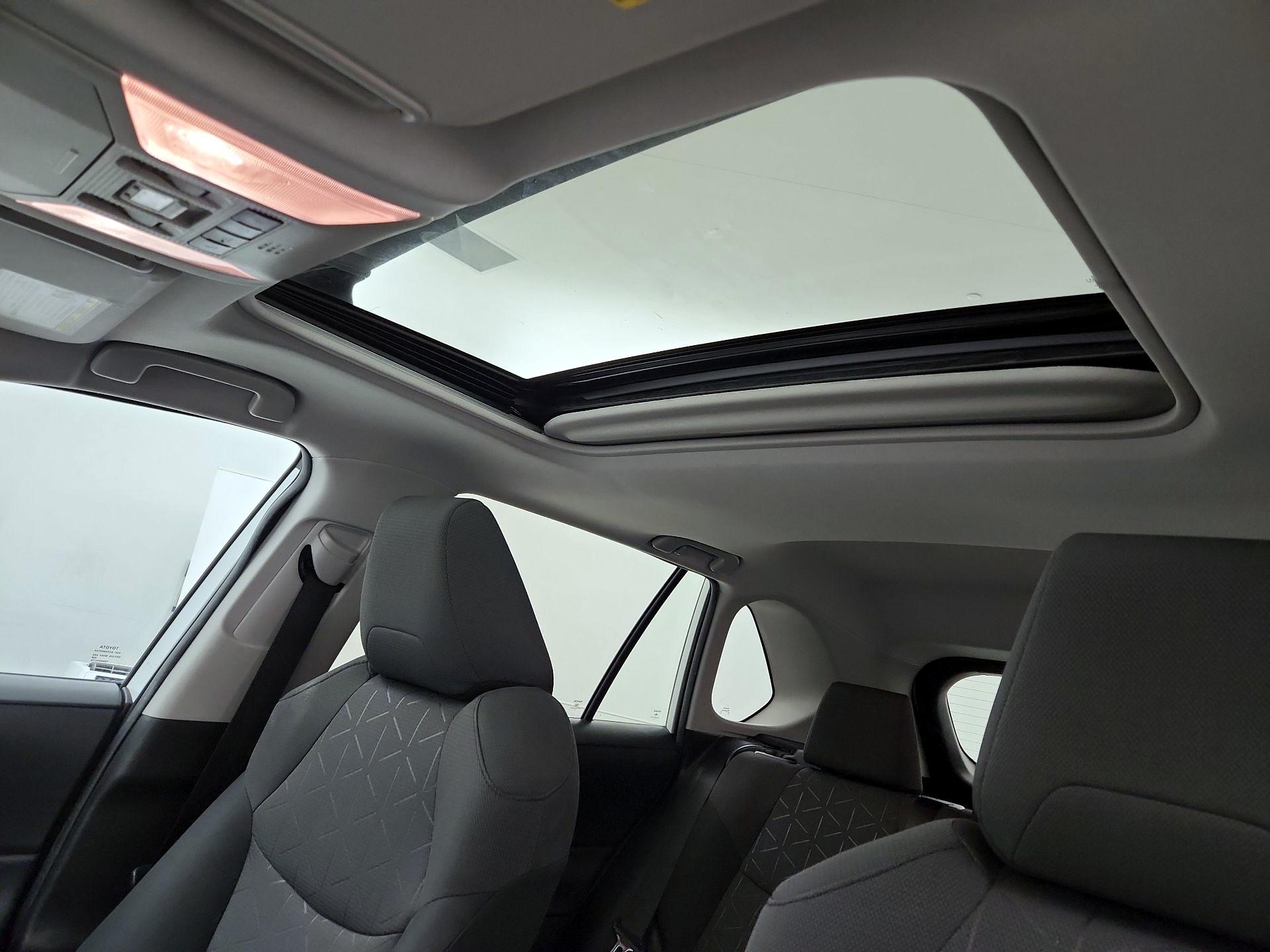 Thumbnail: 2019 Toyota RAV4 - 19