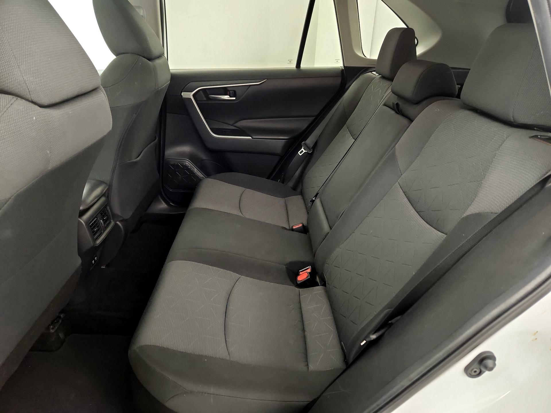 Thumbnail: 2019 Toyota RAV4 - 20