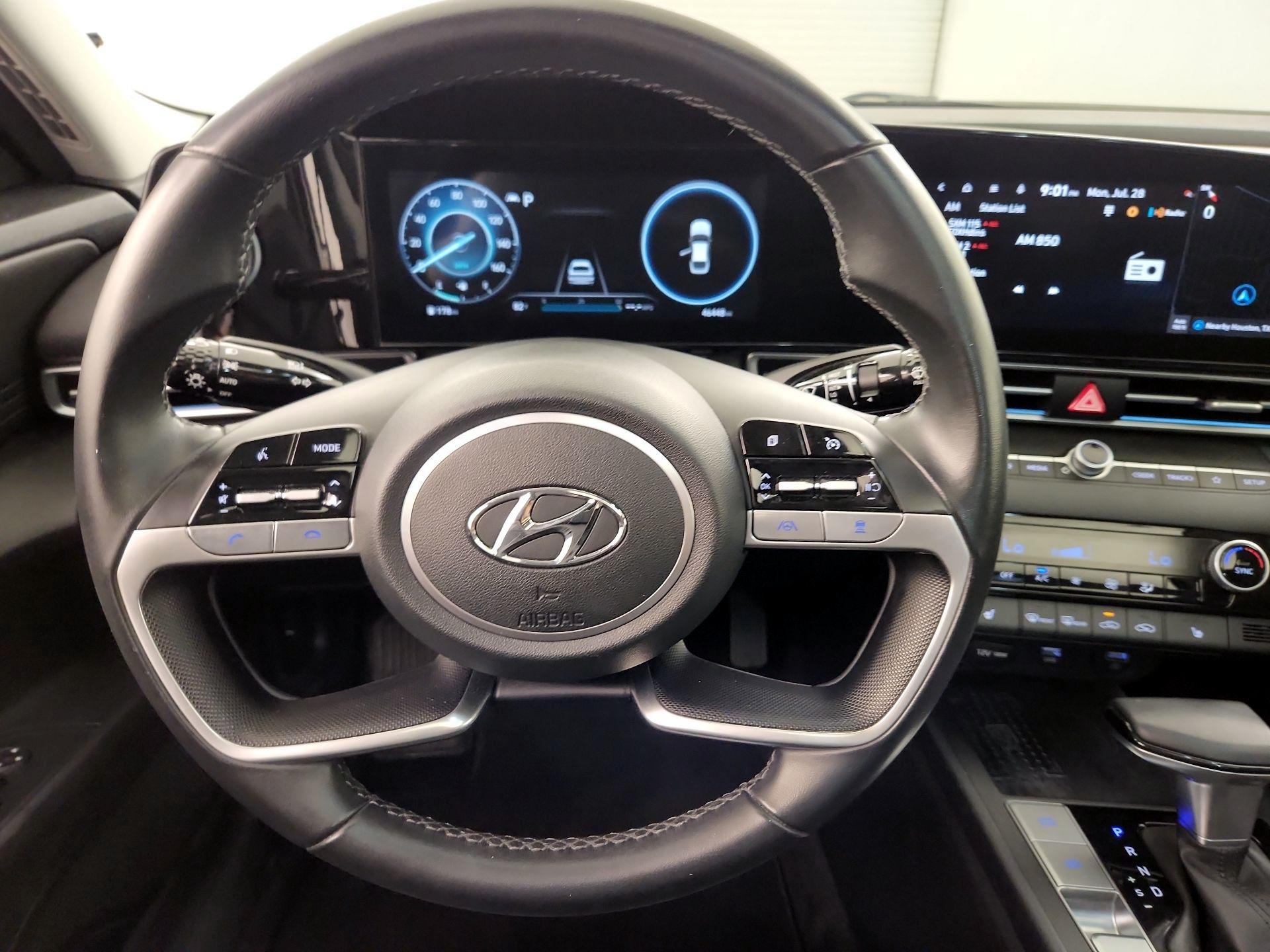 Thumbnail: 2022 Hyundai Elantra - 10