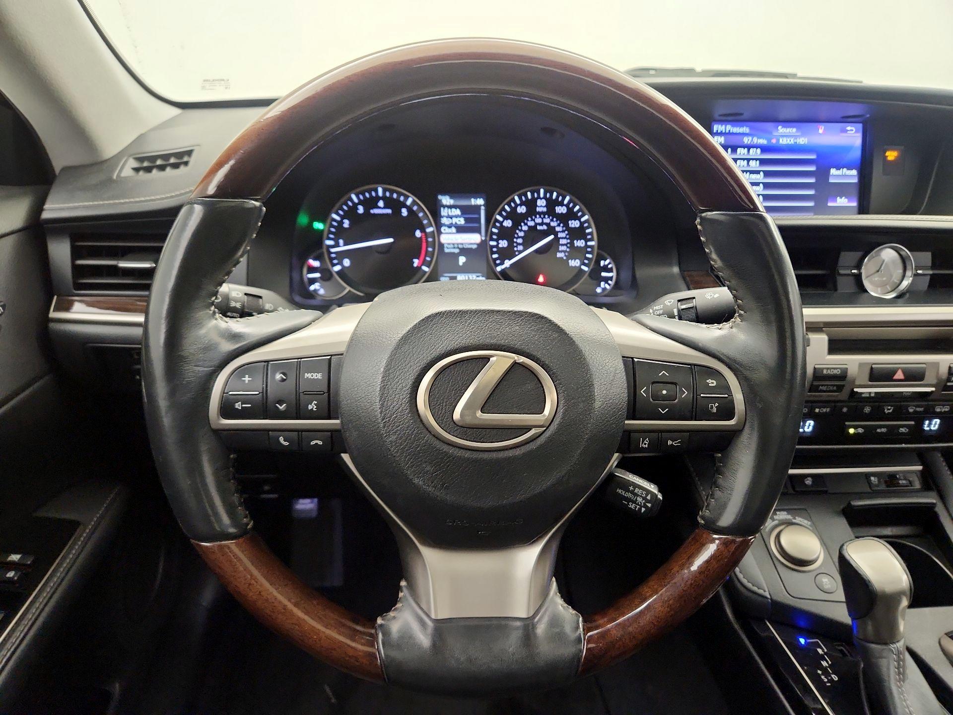 Thumbnail: 2017 Lexus ES - 10