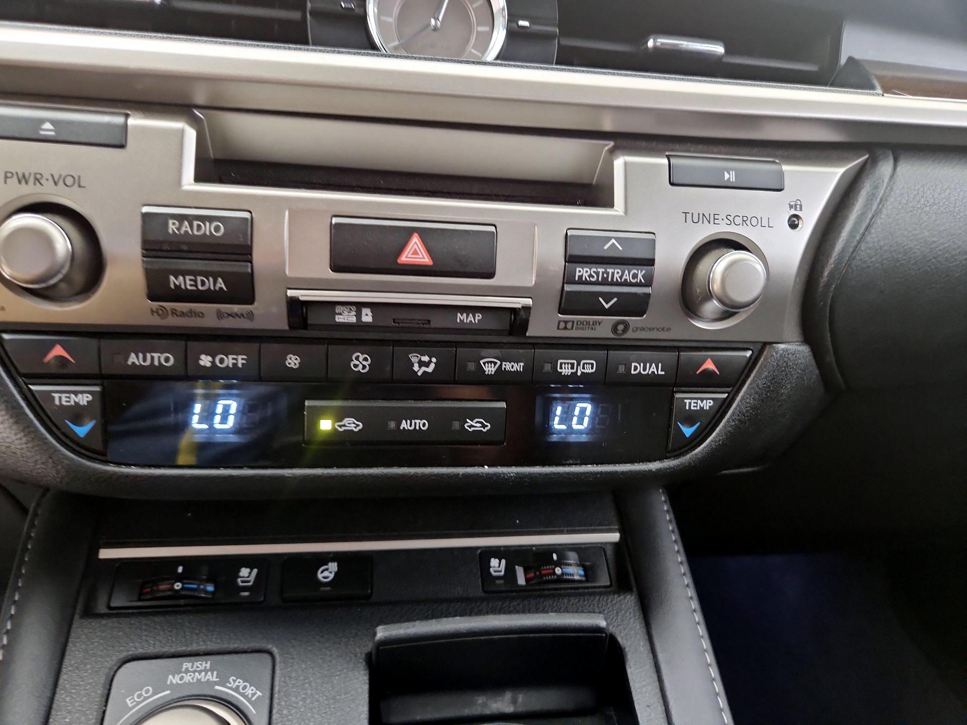 Thumbnail: 2017 Lexus ES - 16