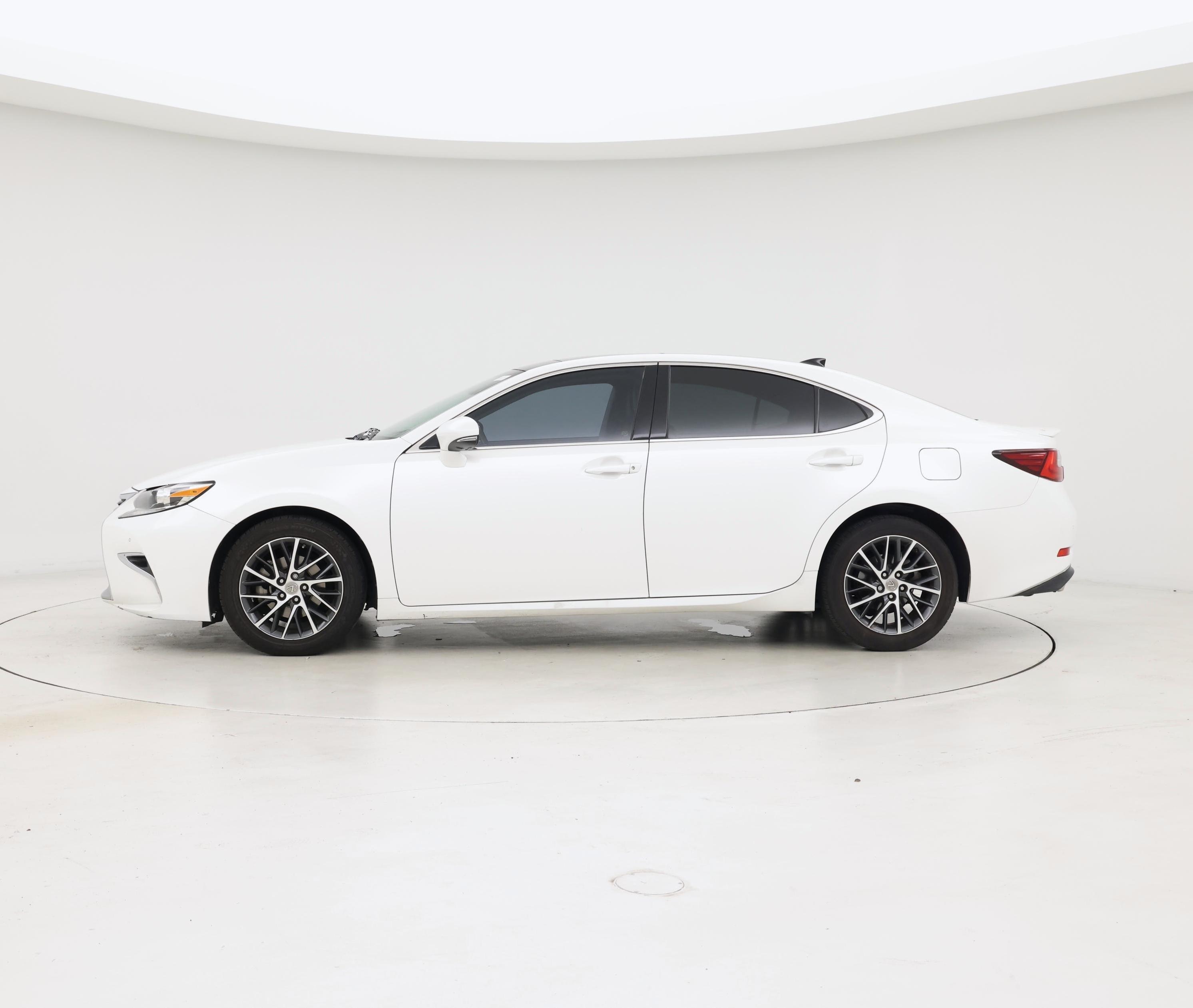Thumbnail: 2017 Lexus ES - 3