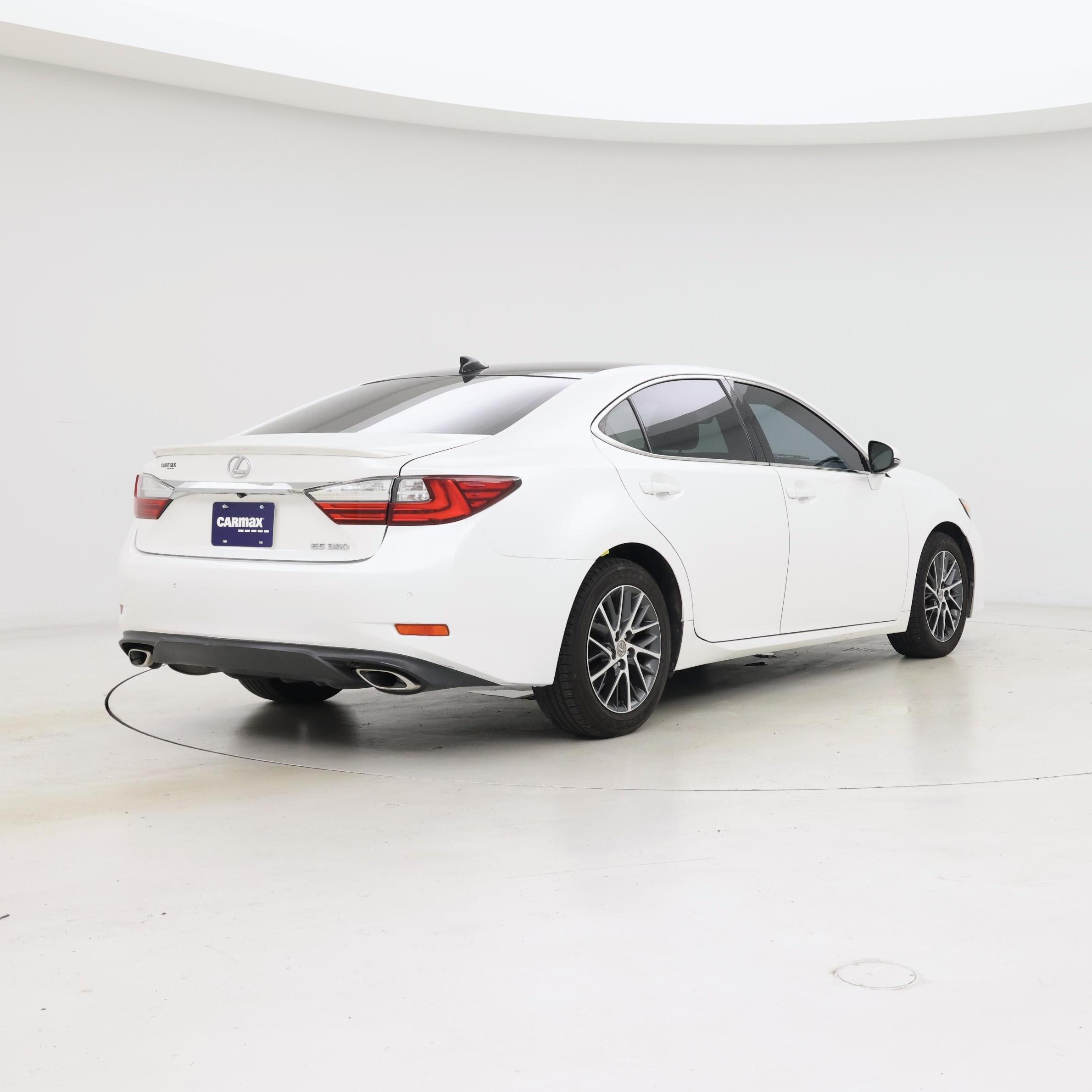 Thumbnail: 2017 Lexus ES - 8