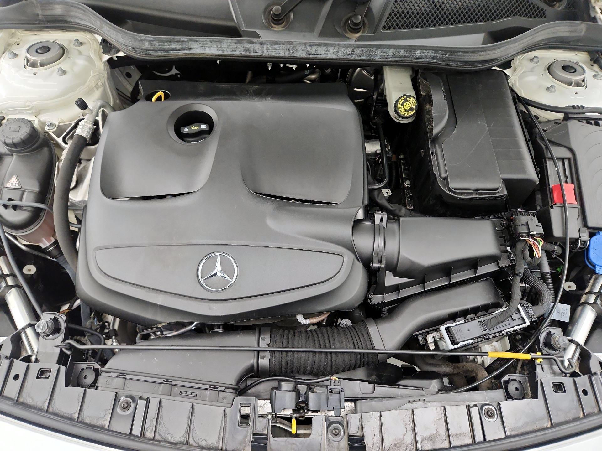 Thumbnail: 2018 Mercedes-Benz GLA - 17
