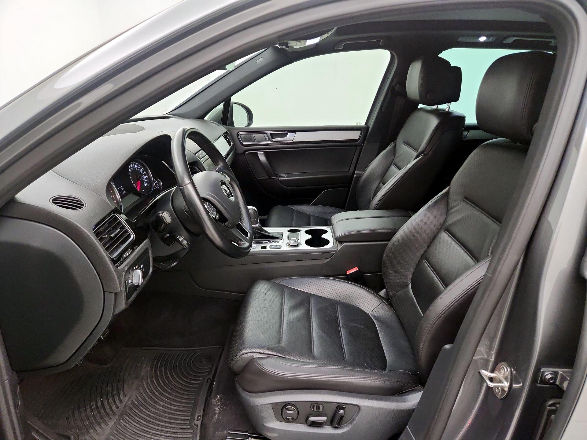 Thumbnail: 2017 Volkswagen Touareg - 11