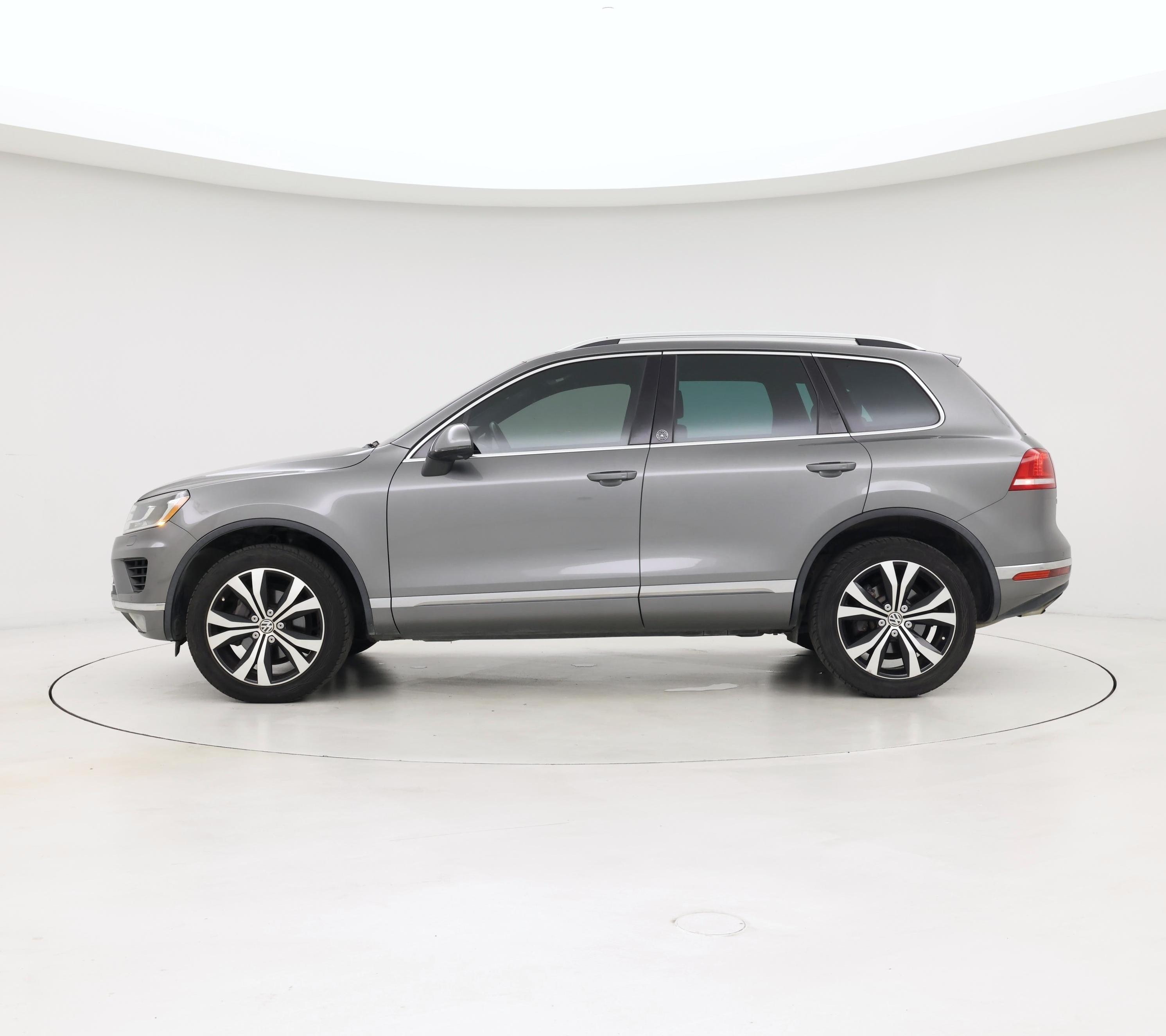 Thumbnail: 2017 Volkswagen Touareg - 3