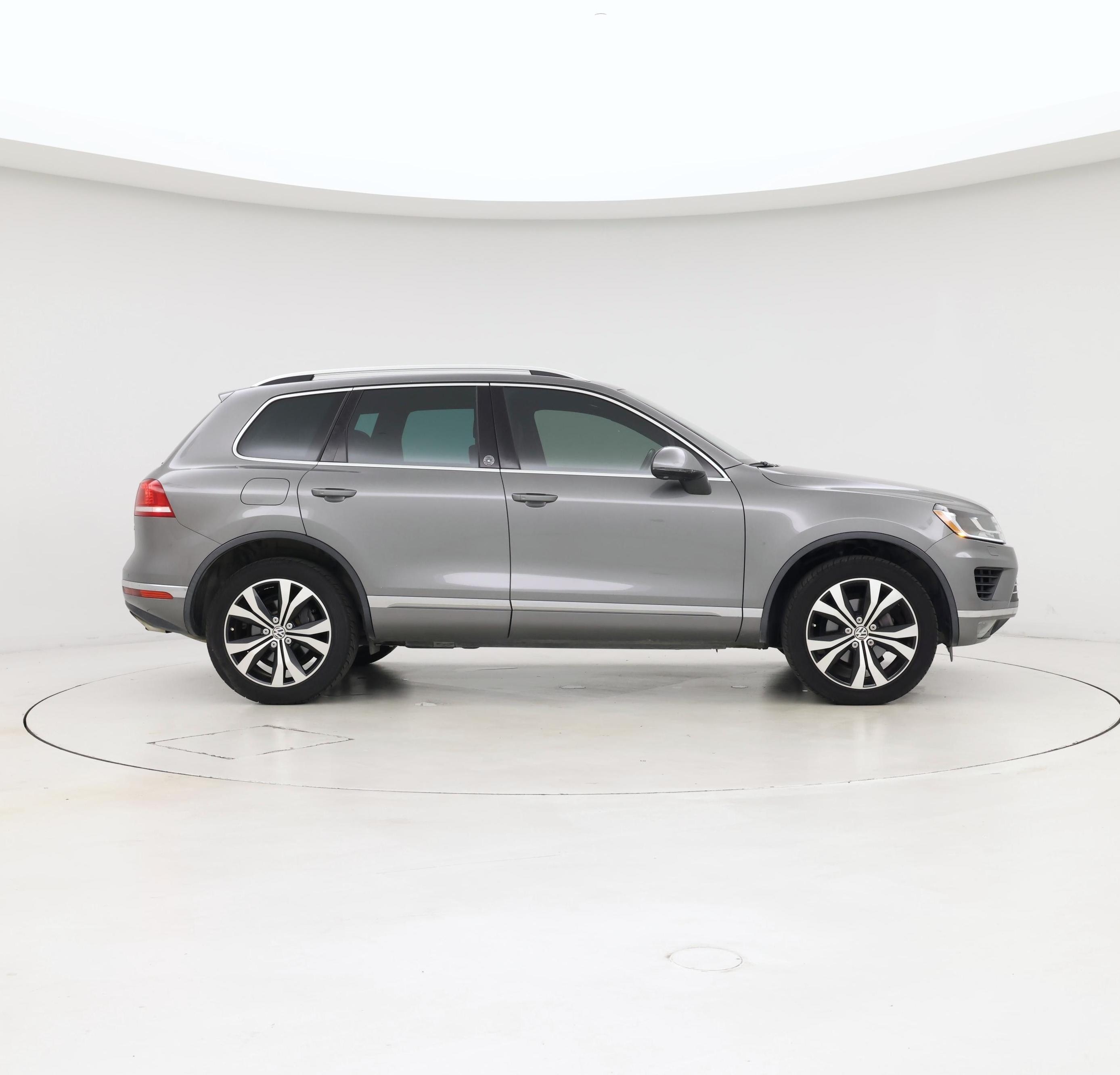 Thumbnail: 2017 Volkswagen Touareg - 7