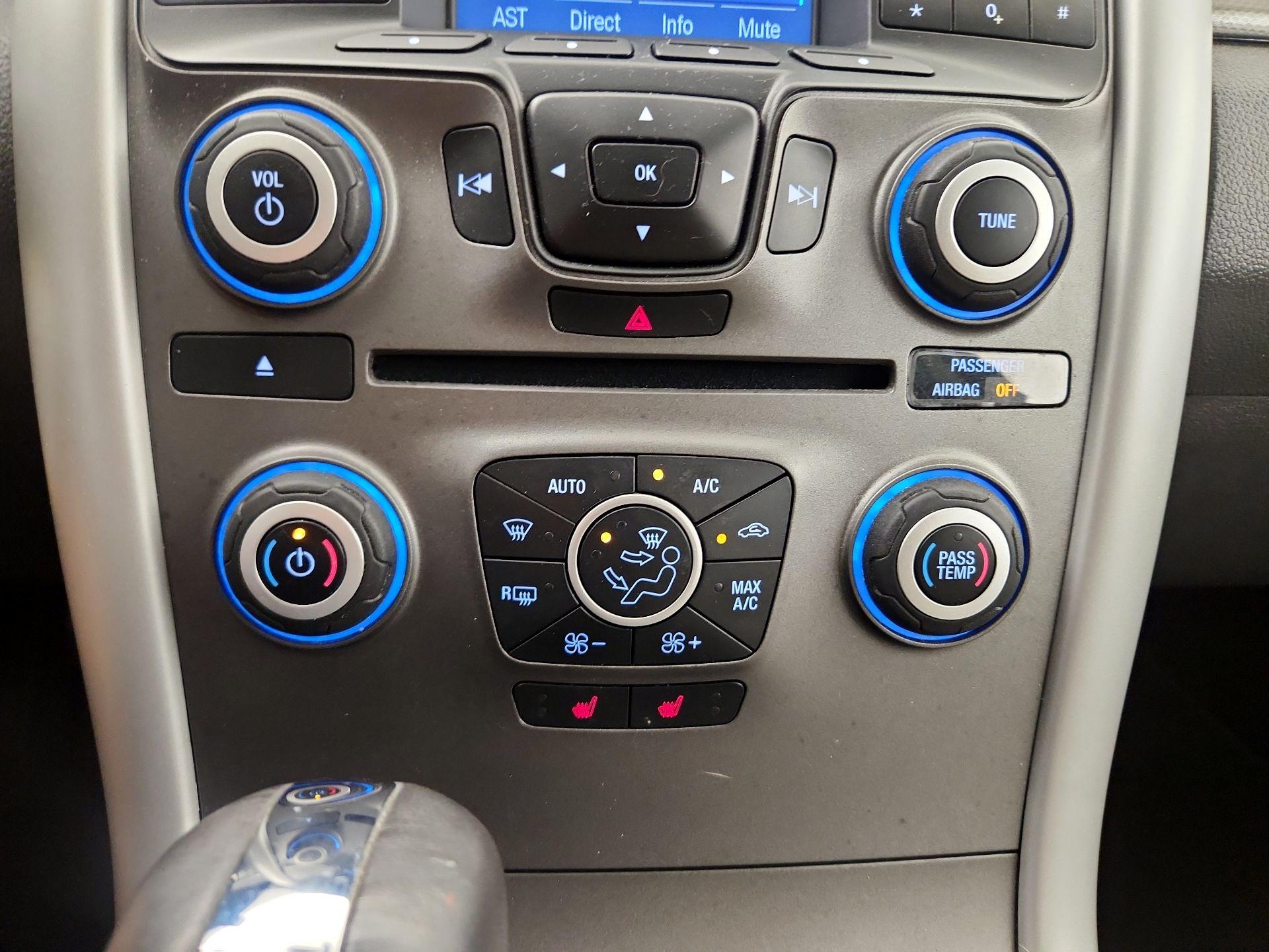 Thumbnail: 2014 Ford Edge - 14