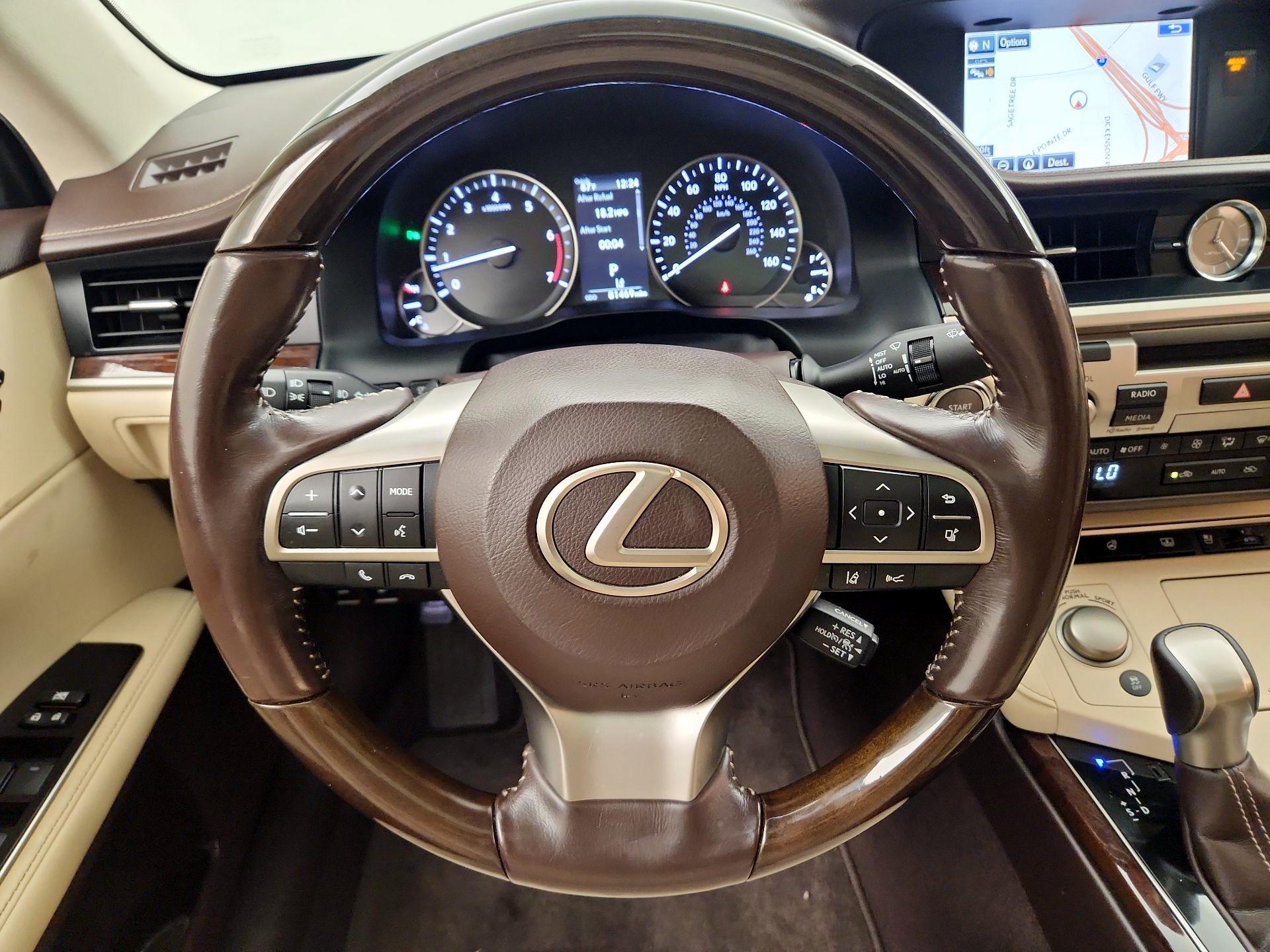 Thumbnail: 2016 Lexus ES - 10